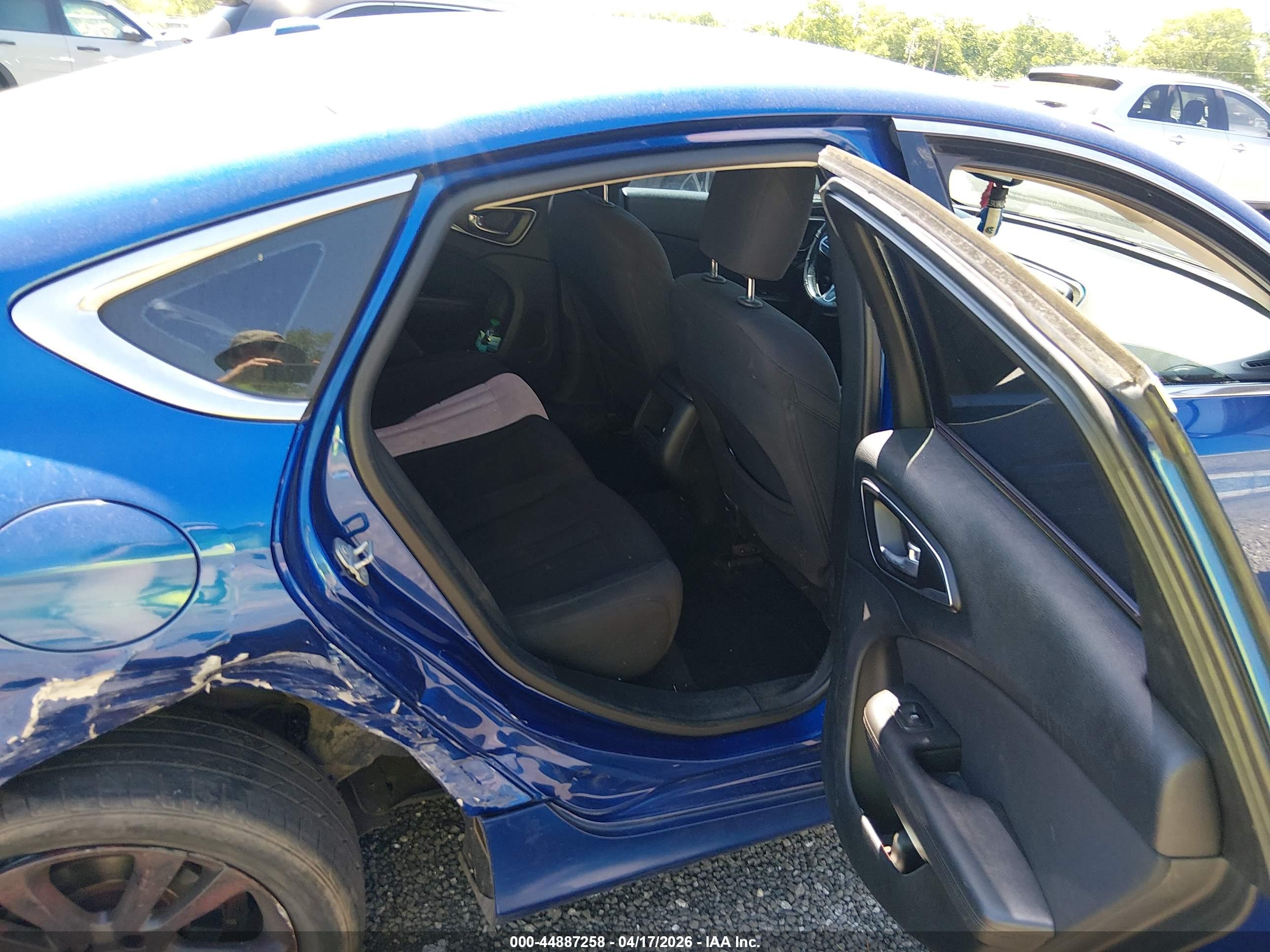 CHRYSLER 200 image 8
