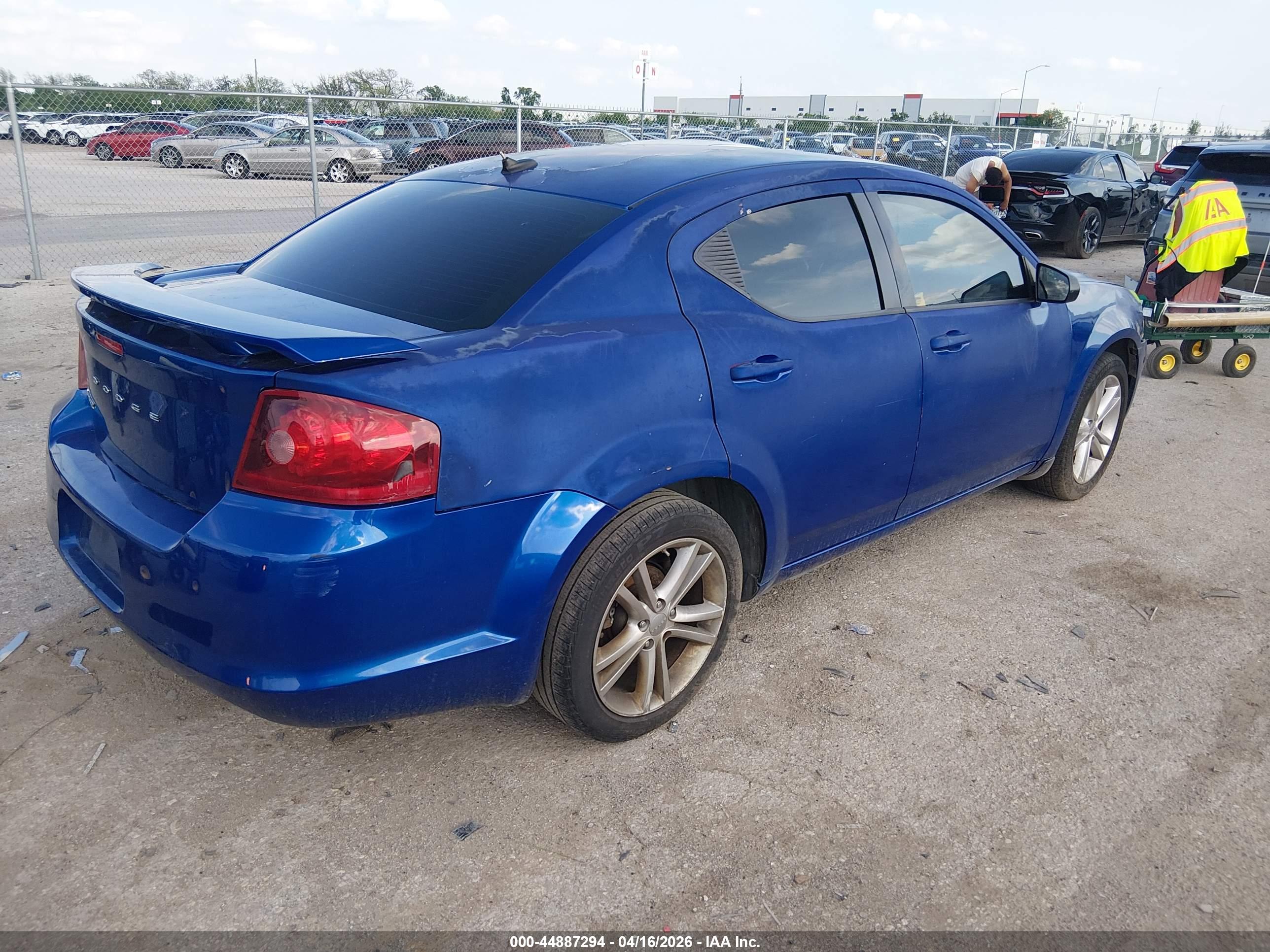 DODGE AVENGER image 4