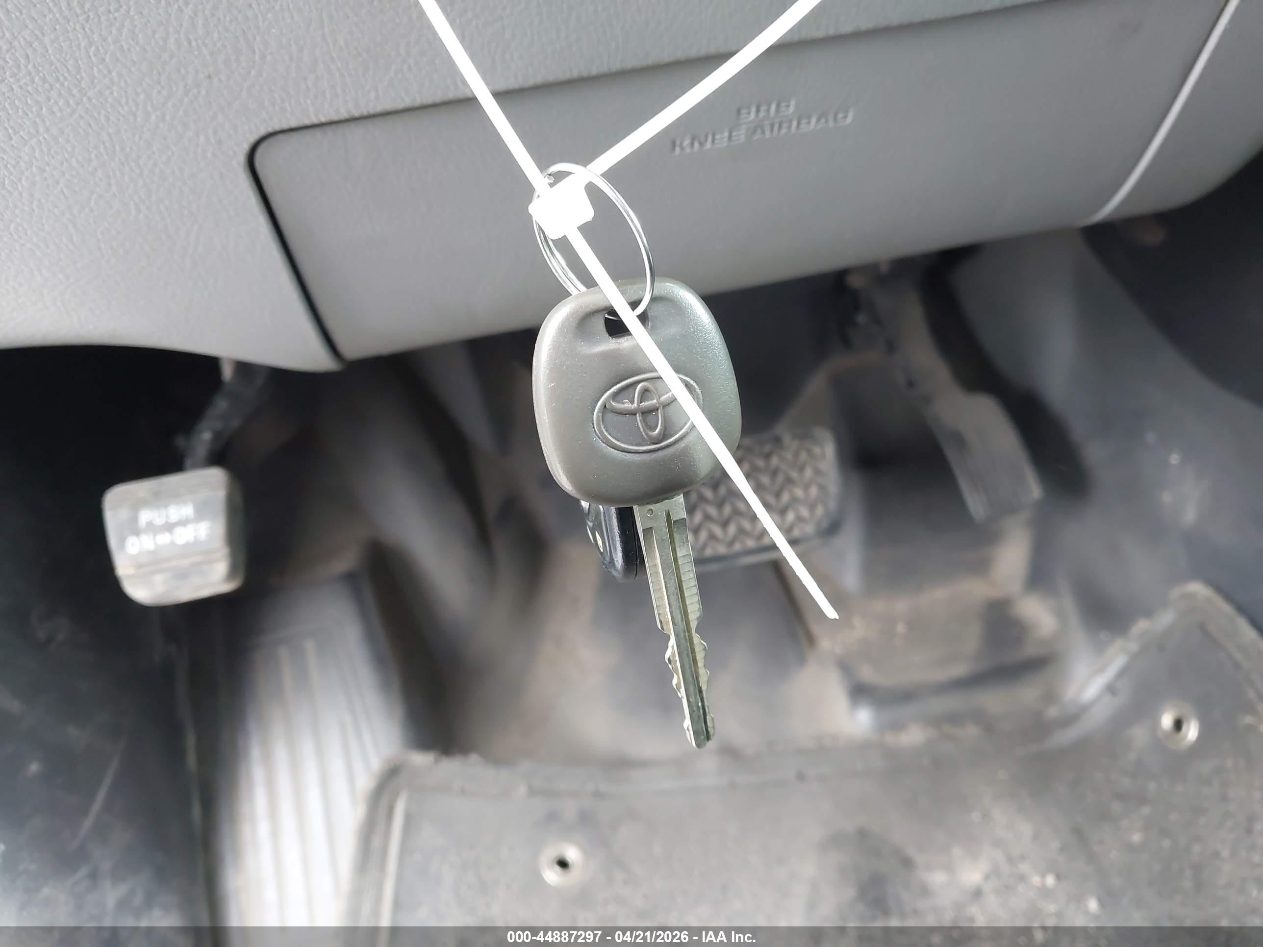 TOYOTA TUNDRA image 11
