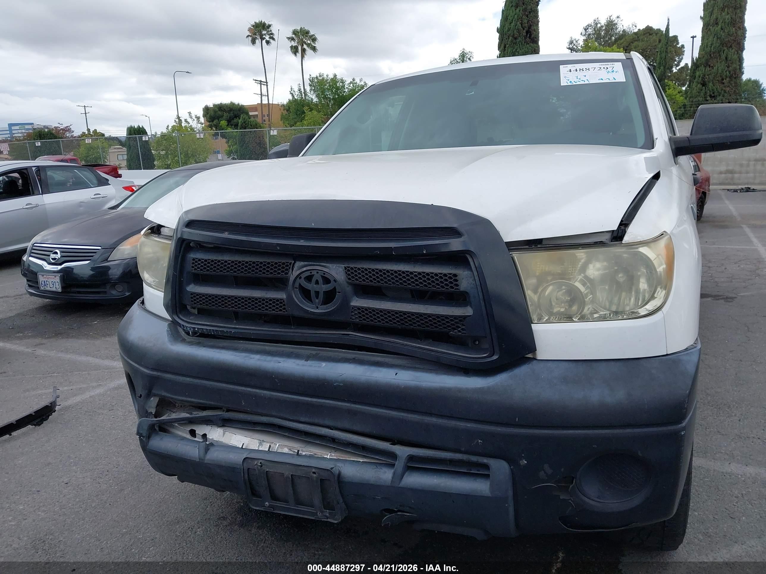 TOYOTA TUNDRA image 6