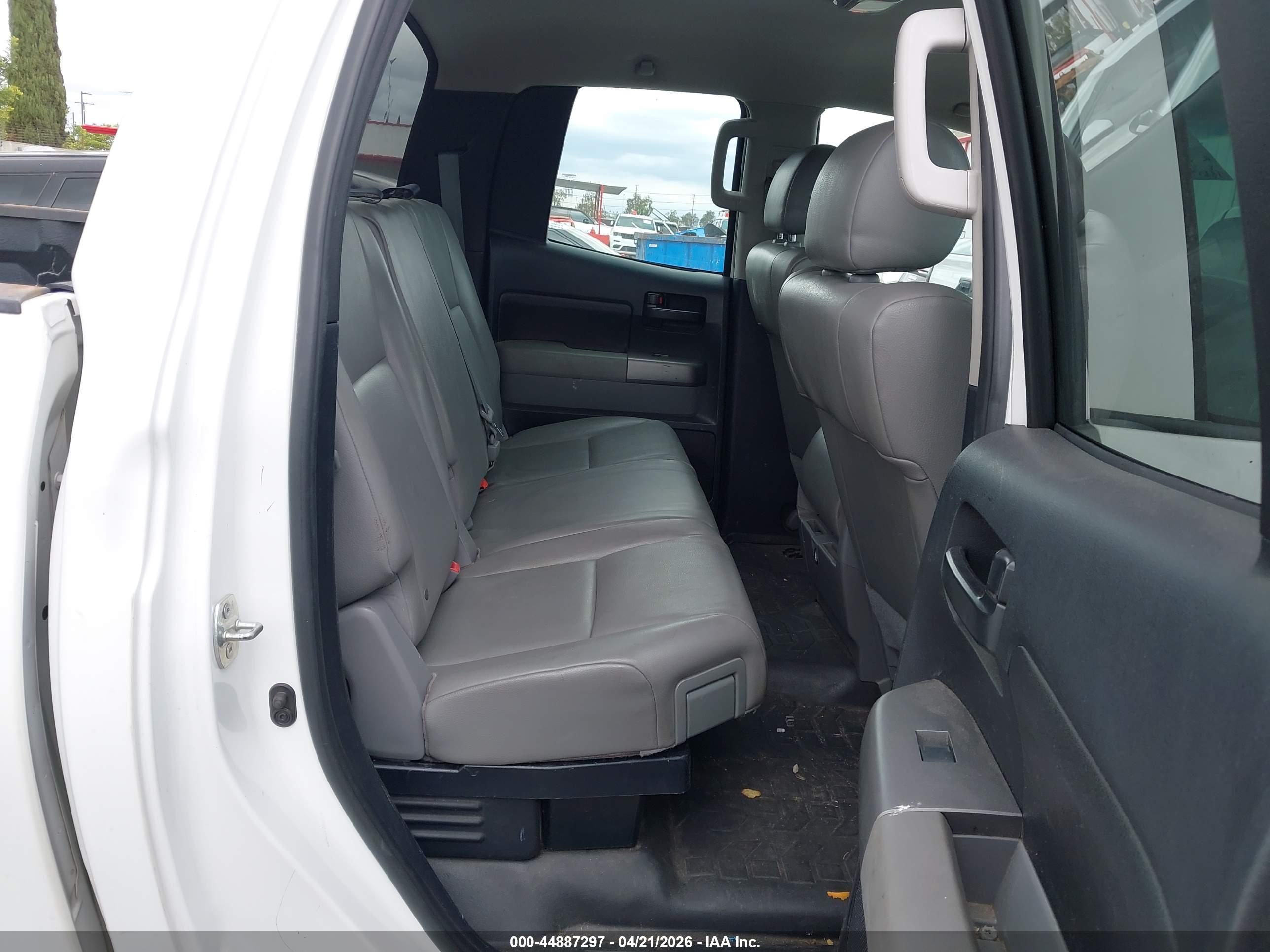 TOYOTA TUNDRA image 8