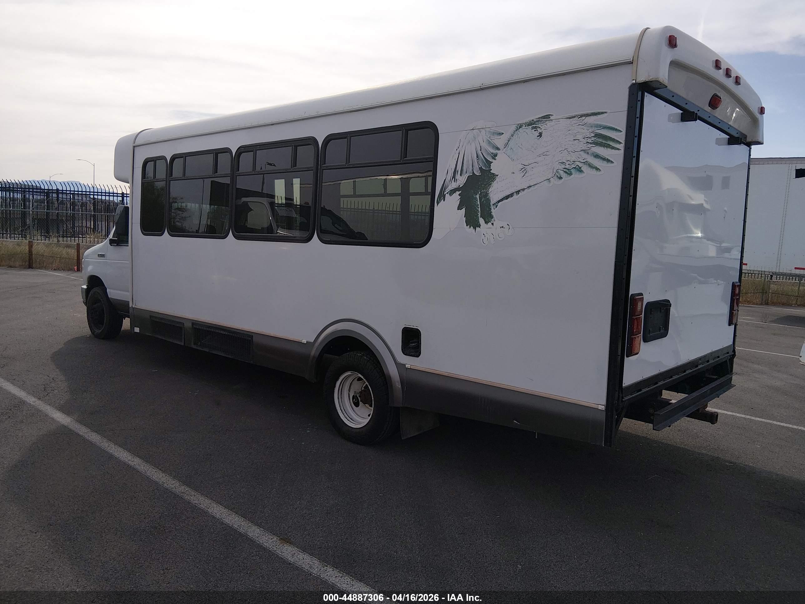 FORD E-450 image 3