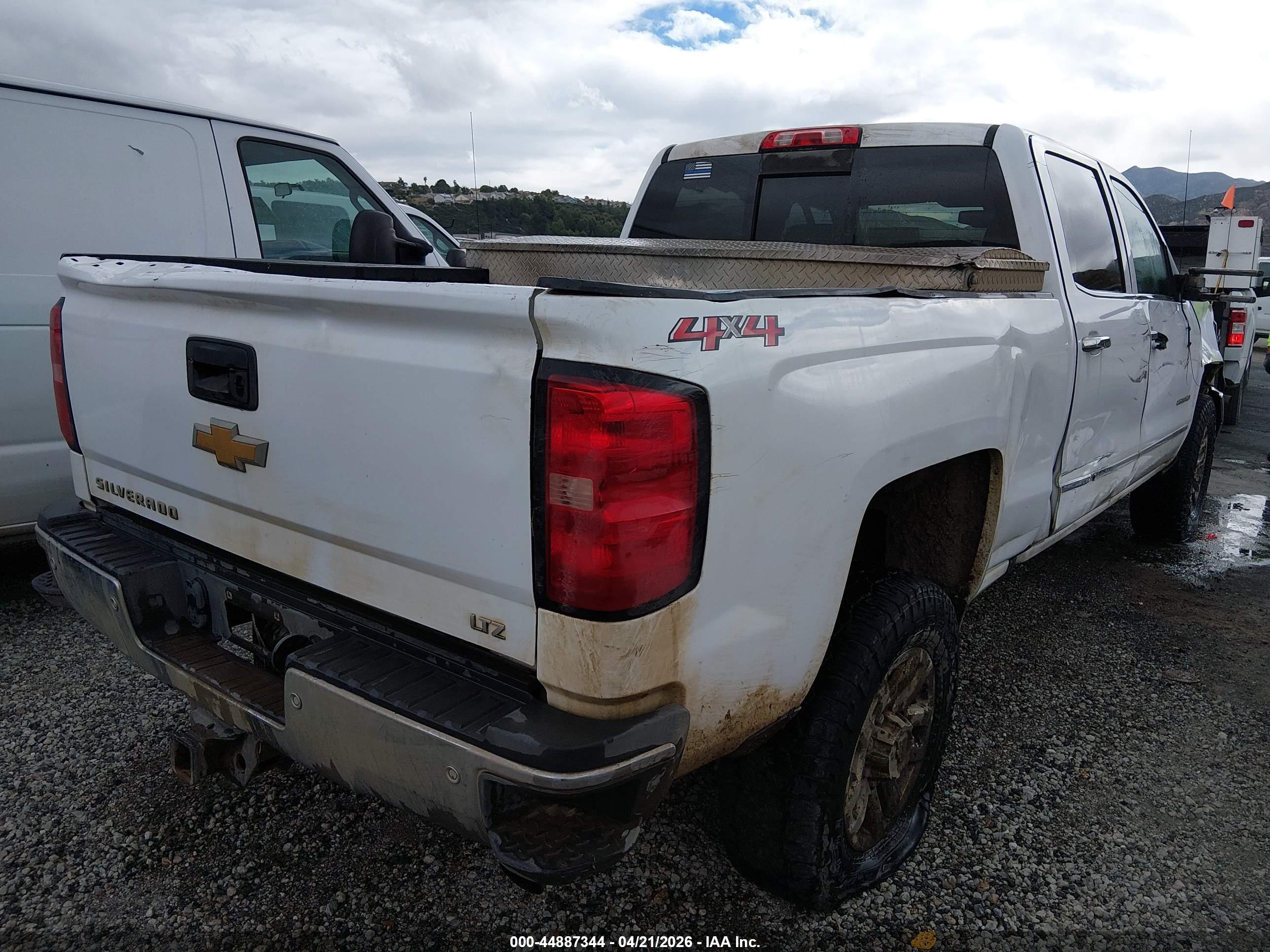 CHEVROLET SILVERADO image 4