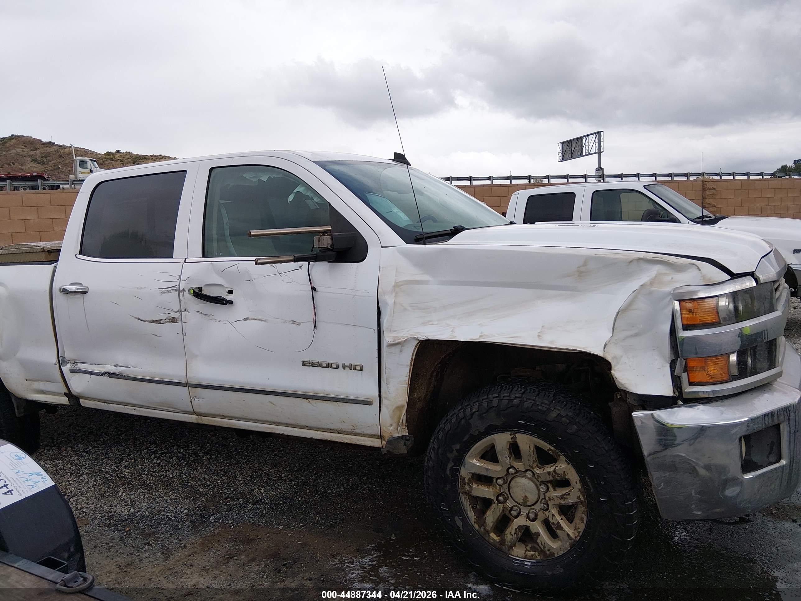 CHEVROLET SILVERADO image 6