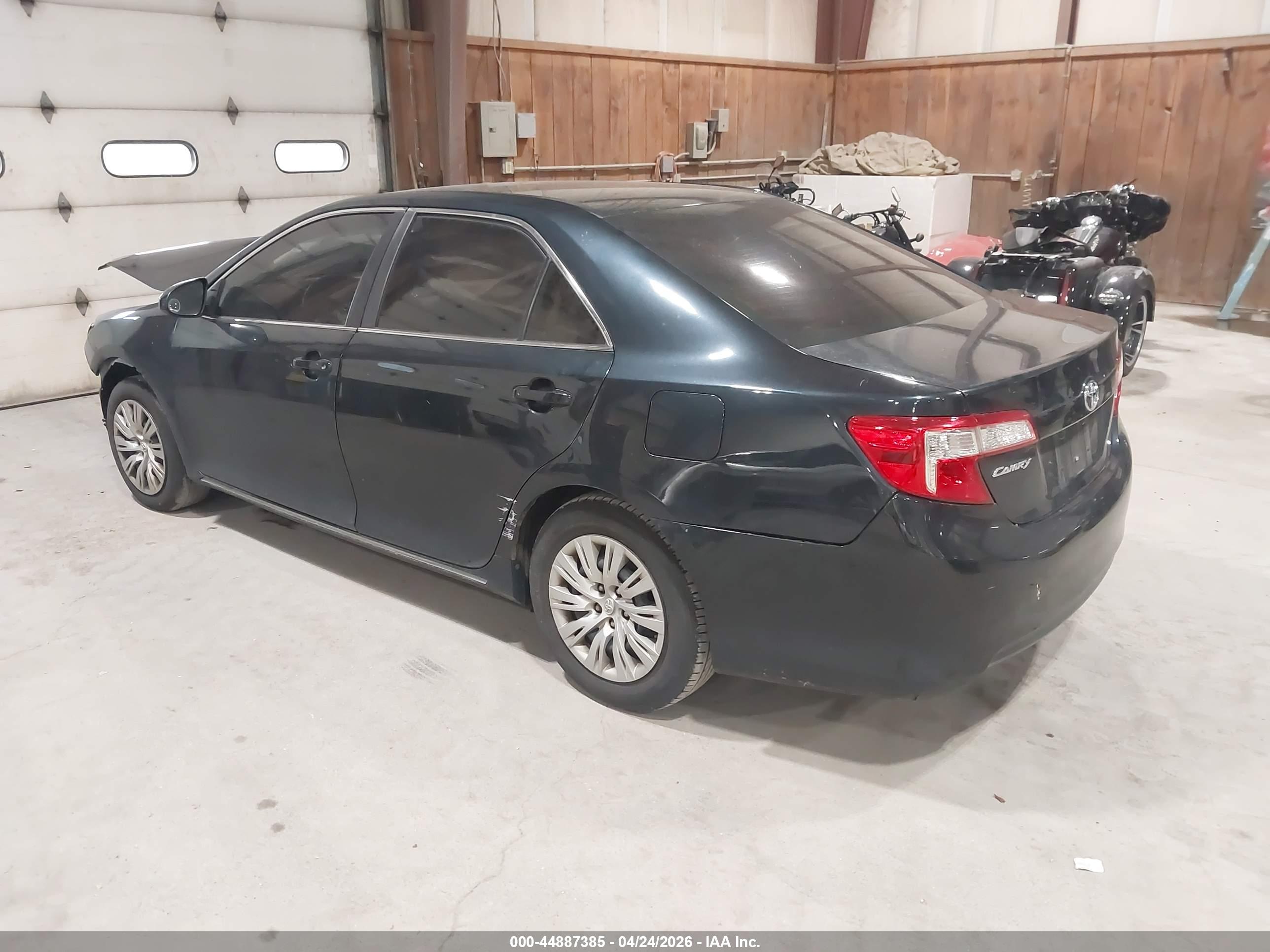 TOYOTA CAMRY image 3