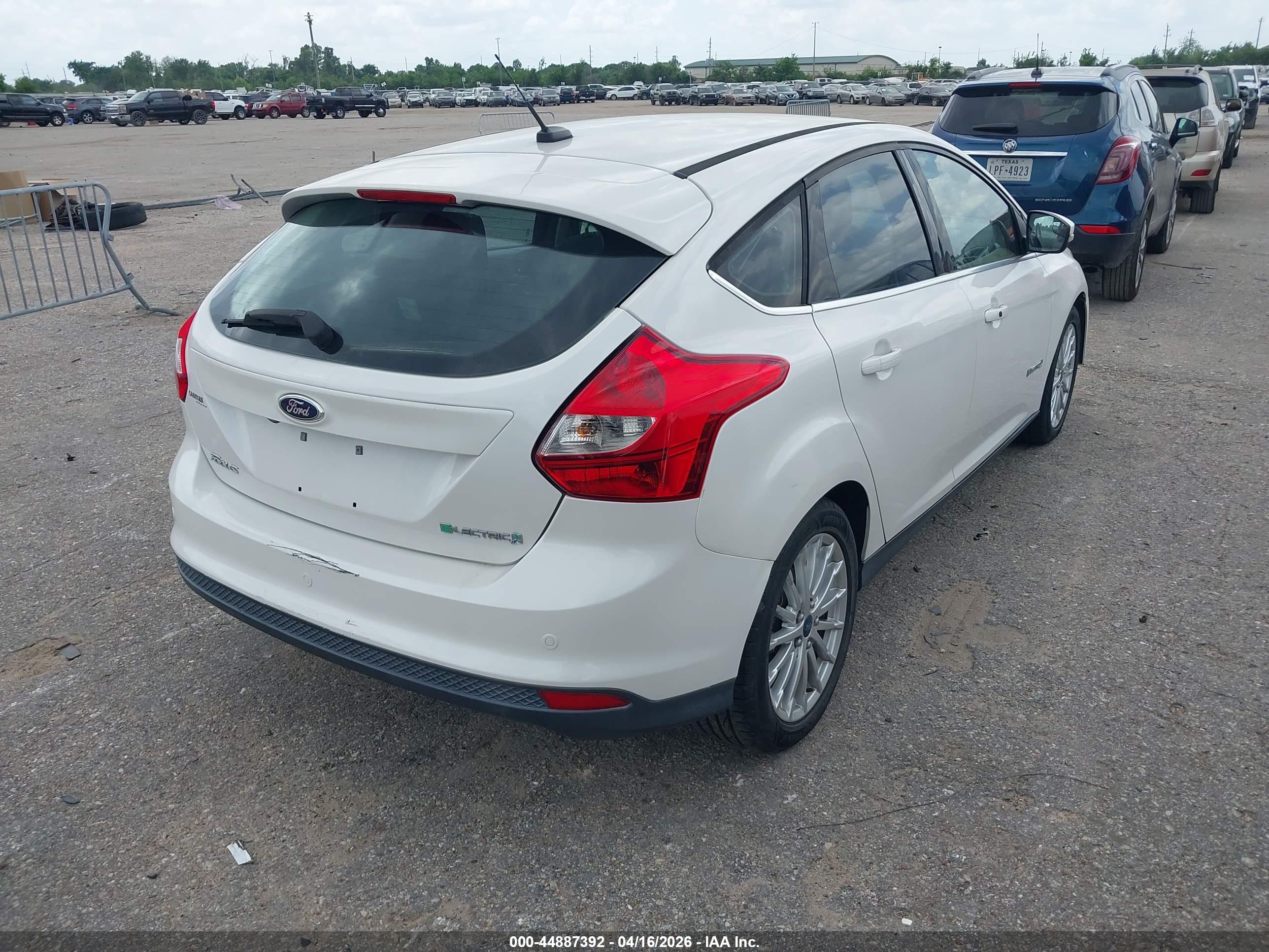 FORD FOCUS image 4