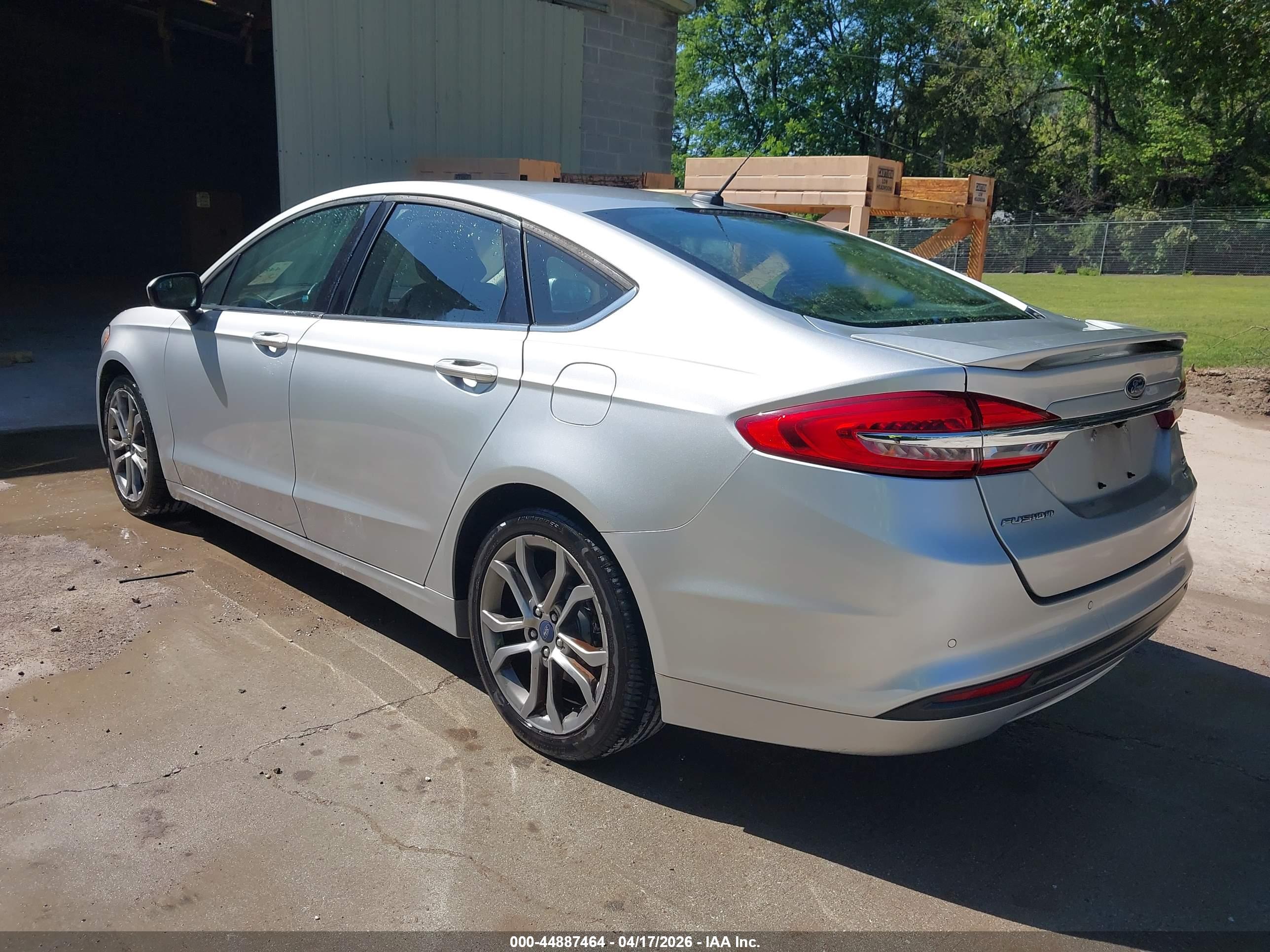 FORD FUSION image 3