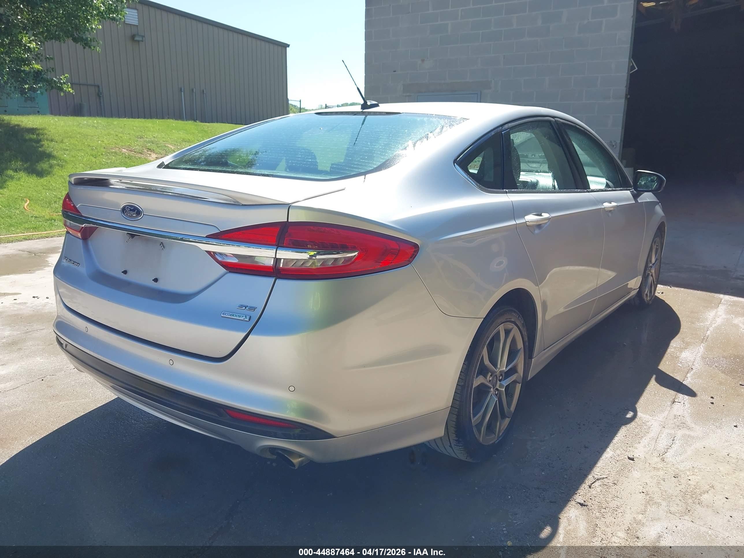 FORD FUSION image 4