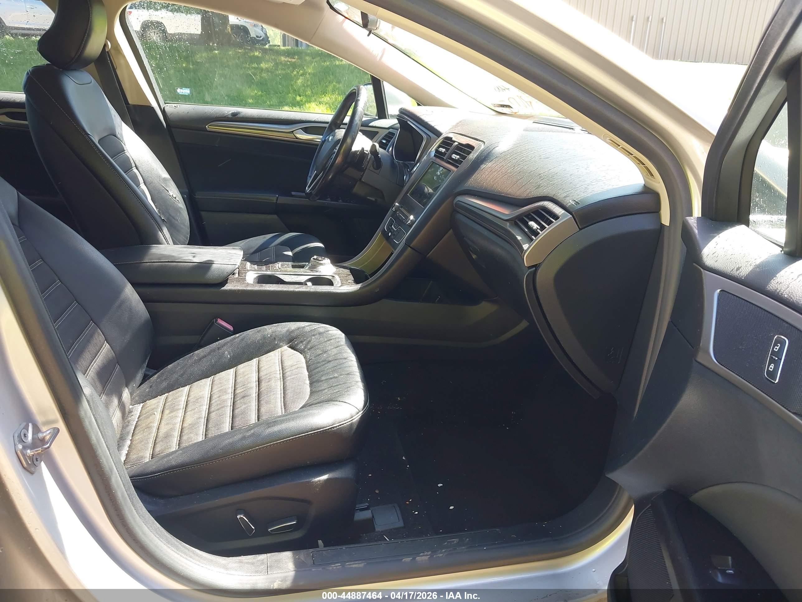 FORD FUSION image 5