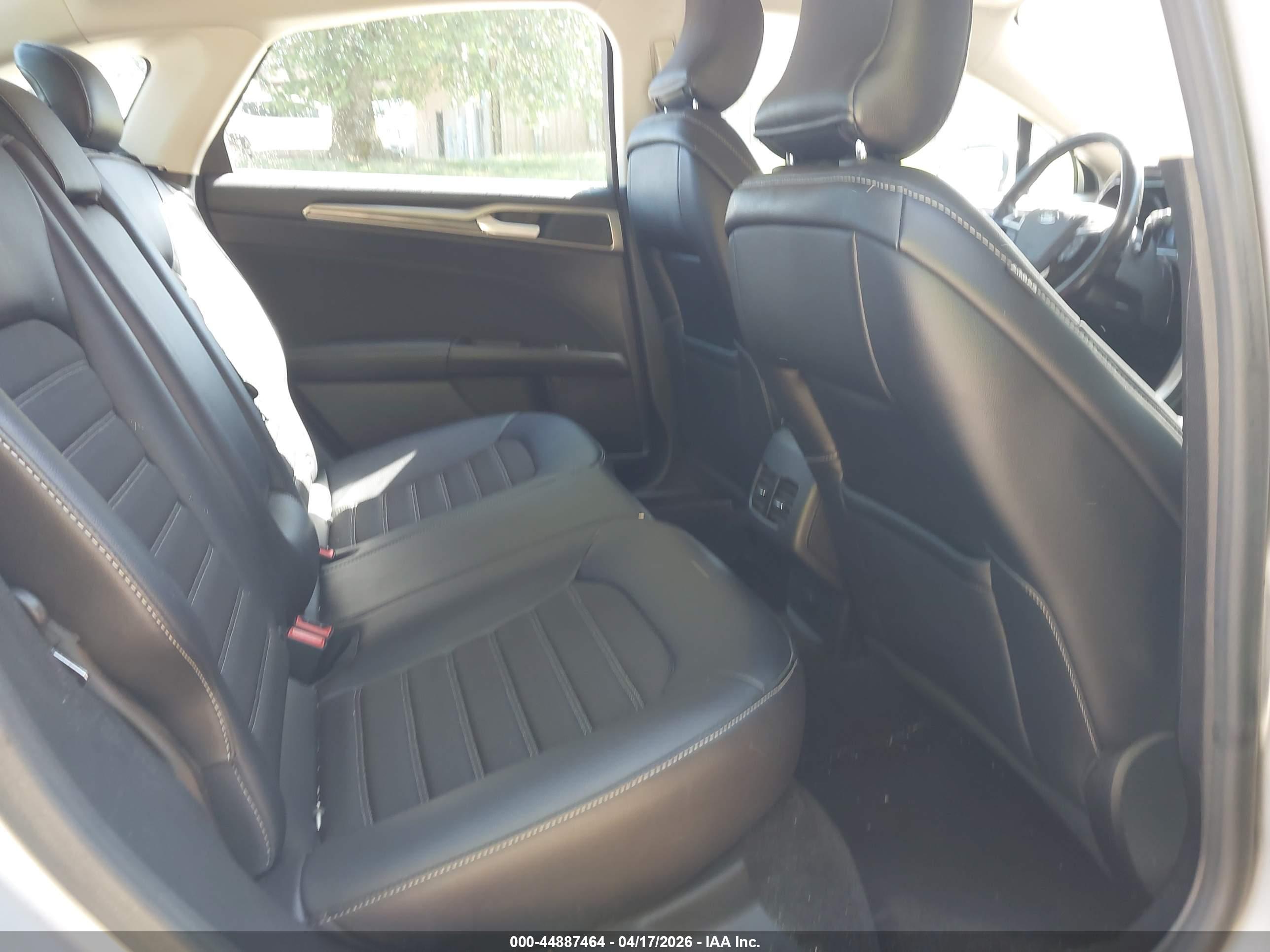 FORD FUSION image 8