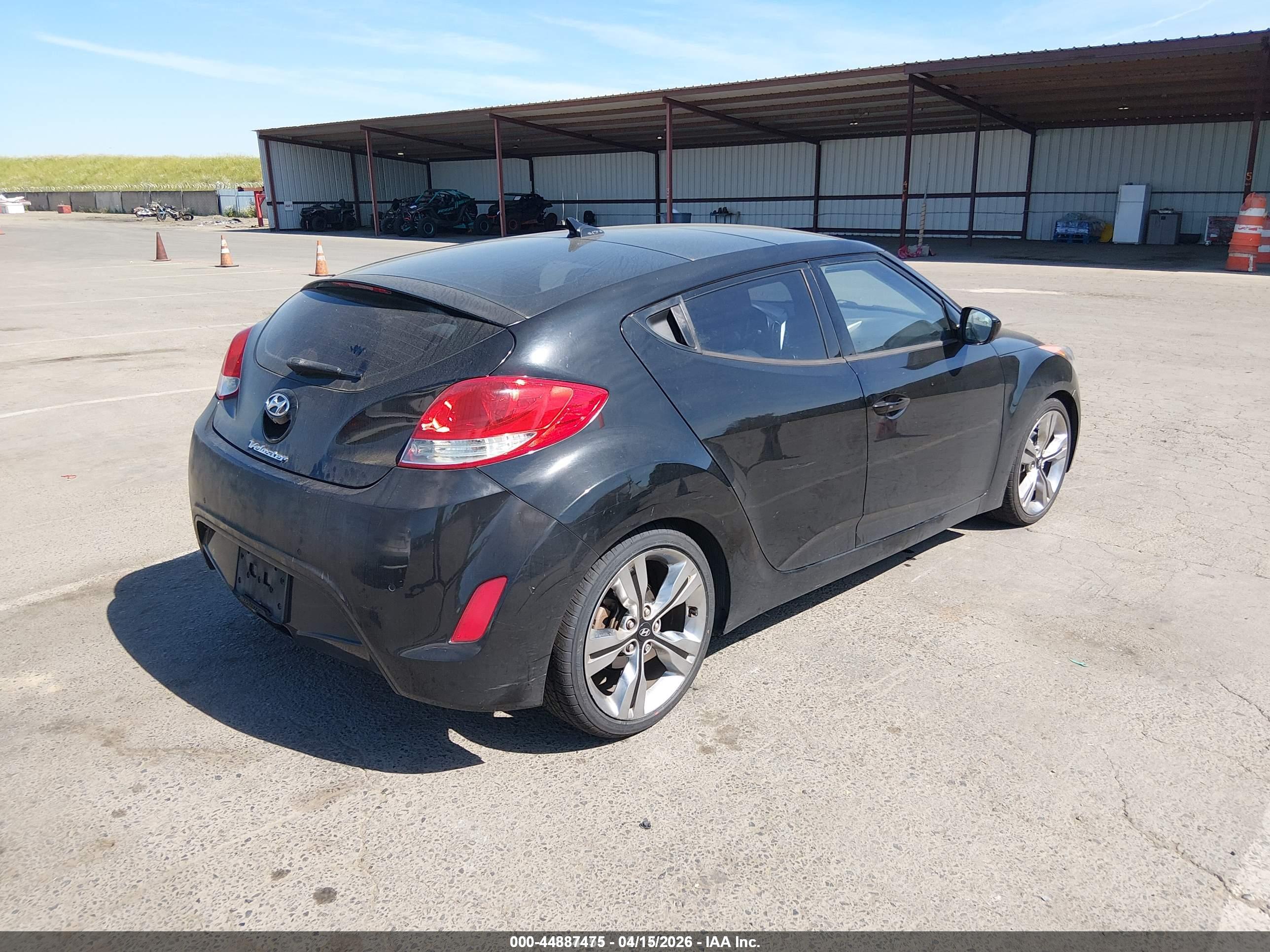 HYUNDAI VELOSTER image 4