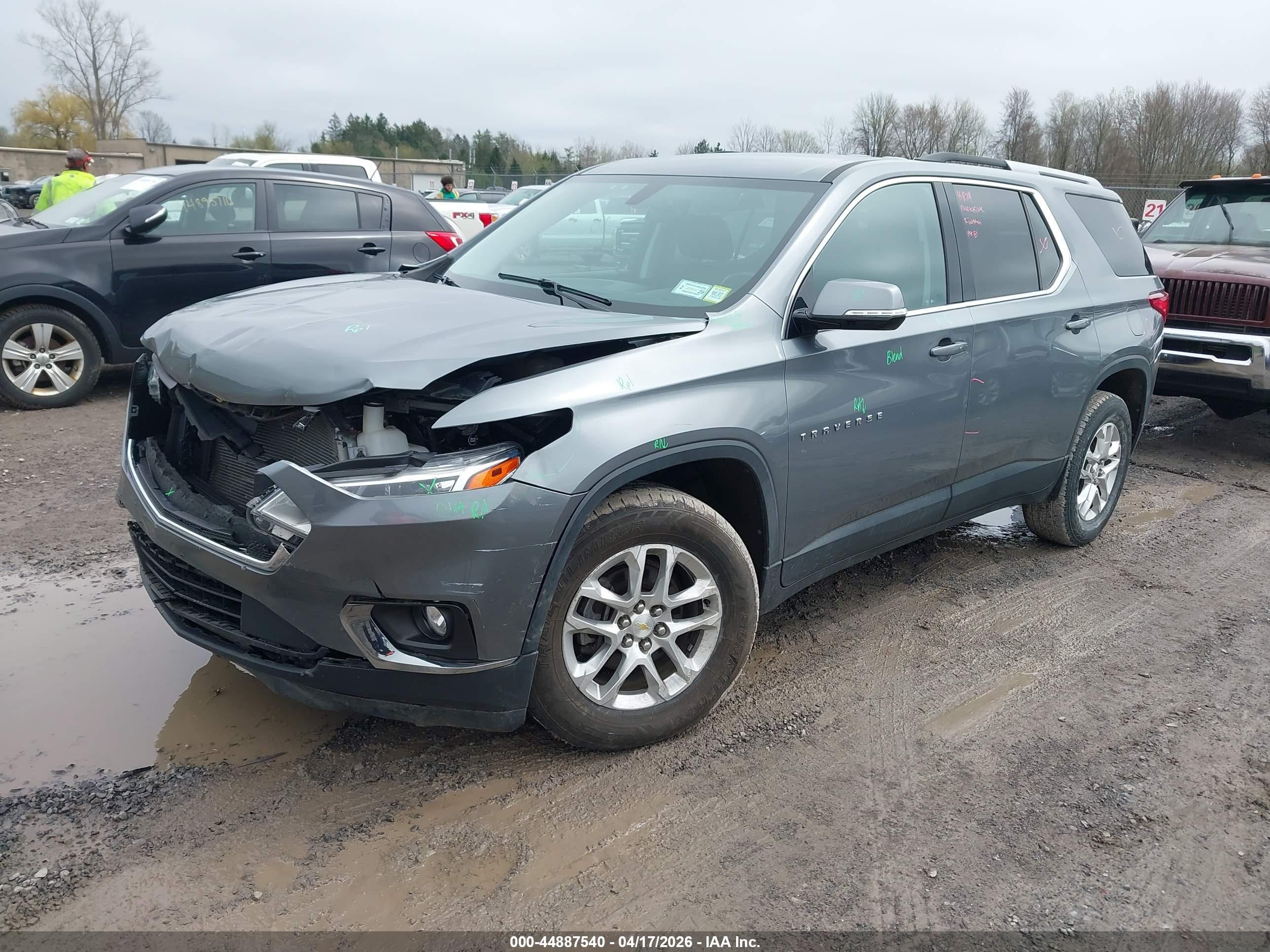 CHEVROLET TRAVERSE image 2