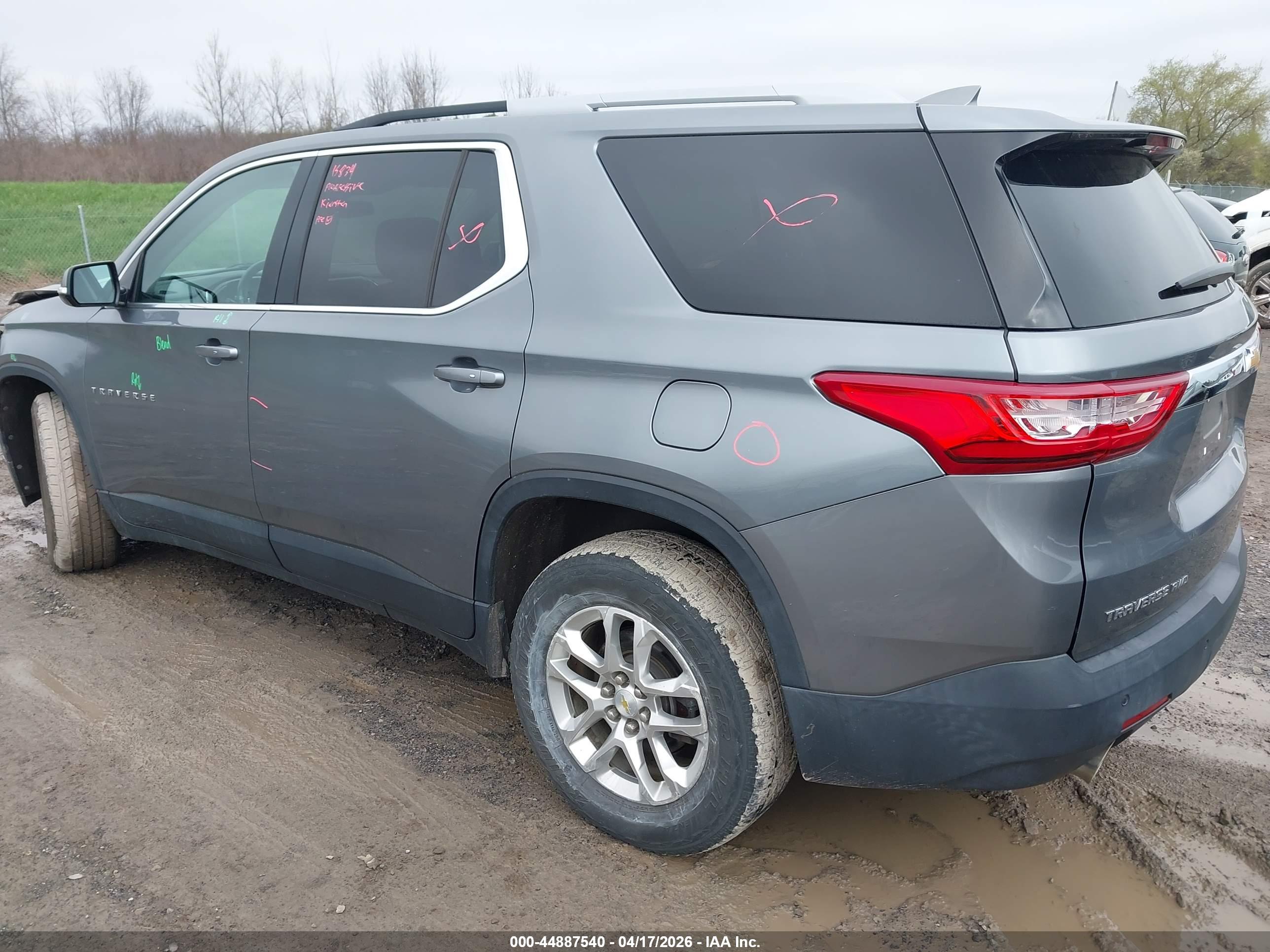 CHEVROLET TRAVERSE image 3