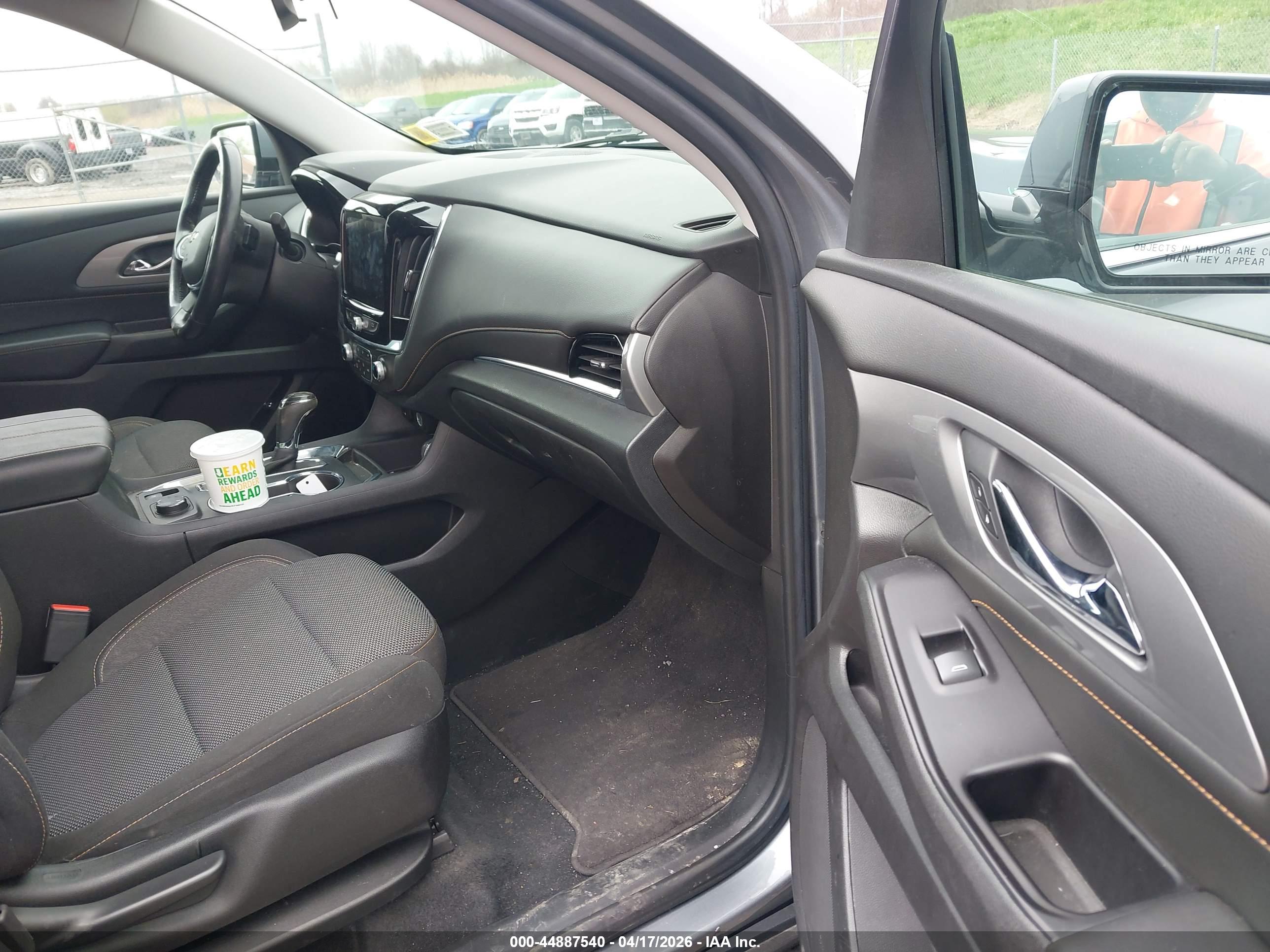 CHEVROLET TRAVERSE image 5