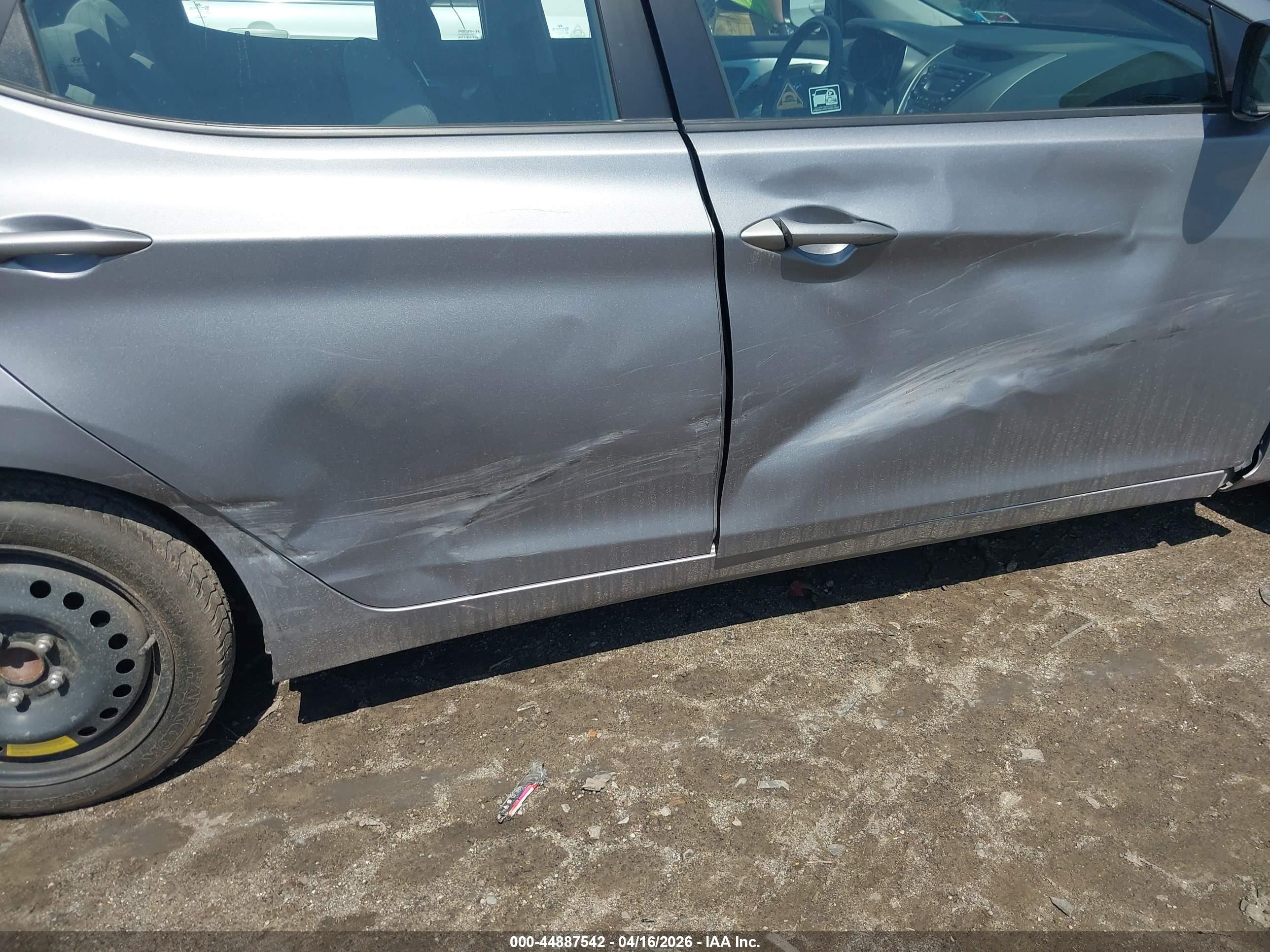 HYUNDAI ELANTRA image 6
