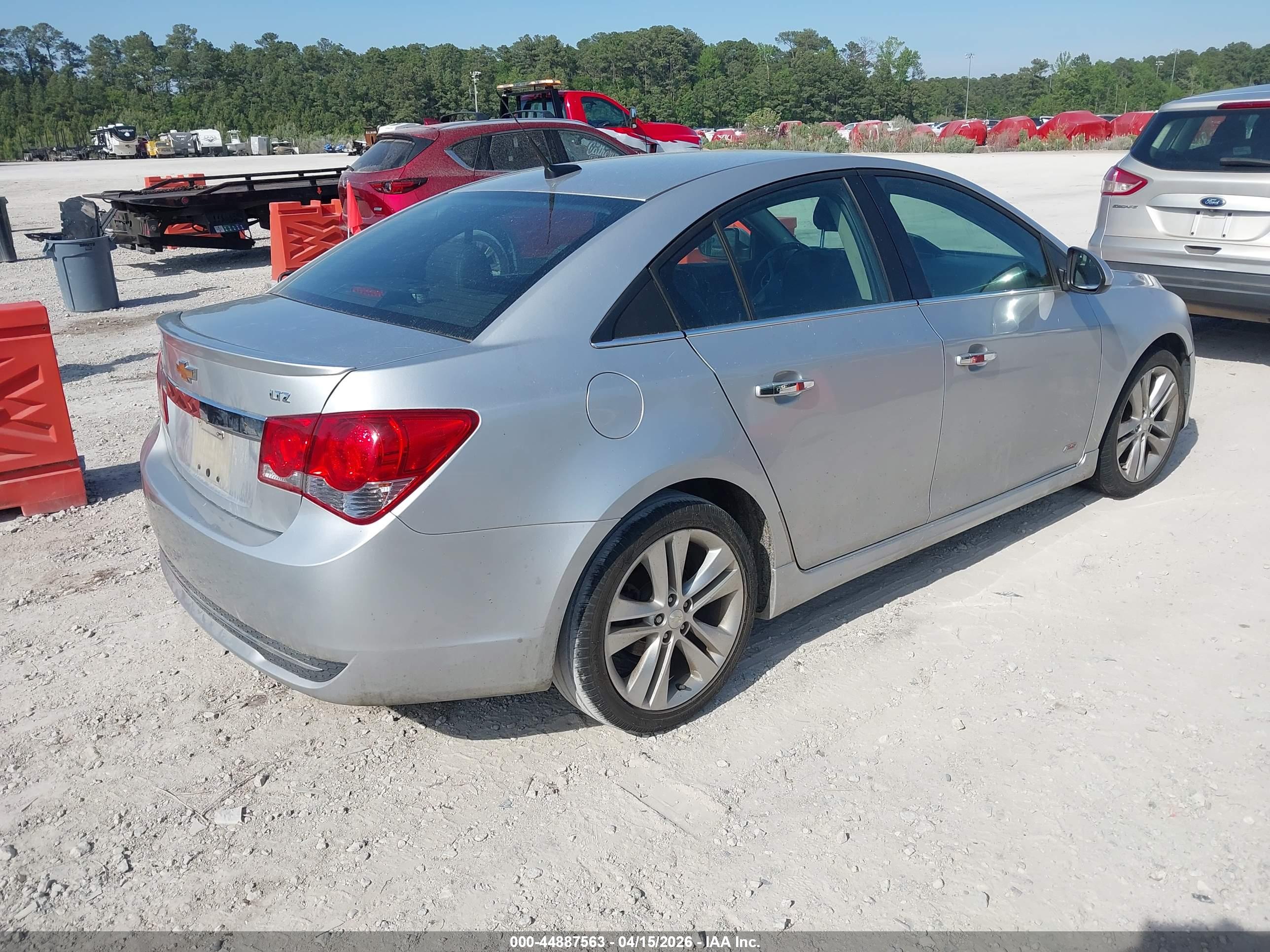 CHEVROLET CRUZE image 4