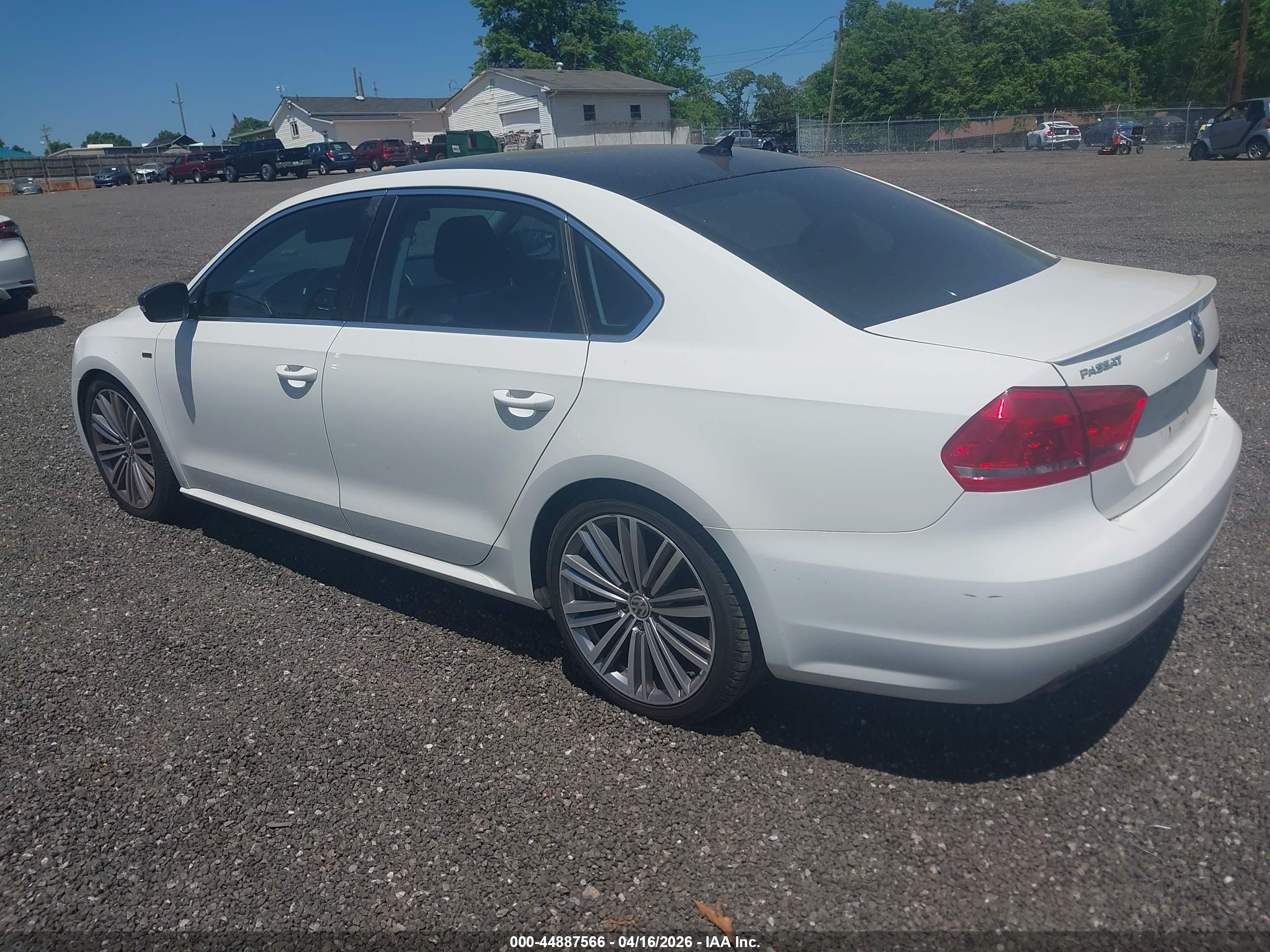 VOLKSWAGEN PASSAT image 3