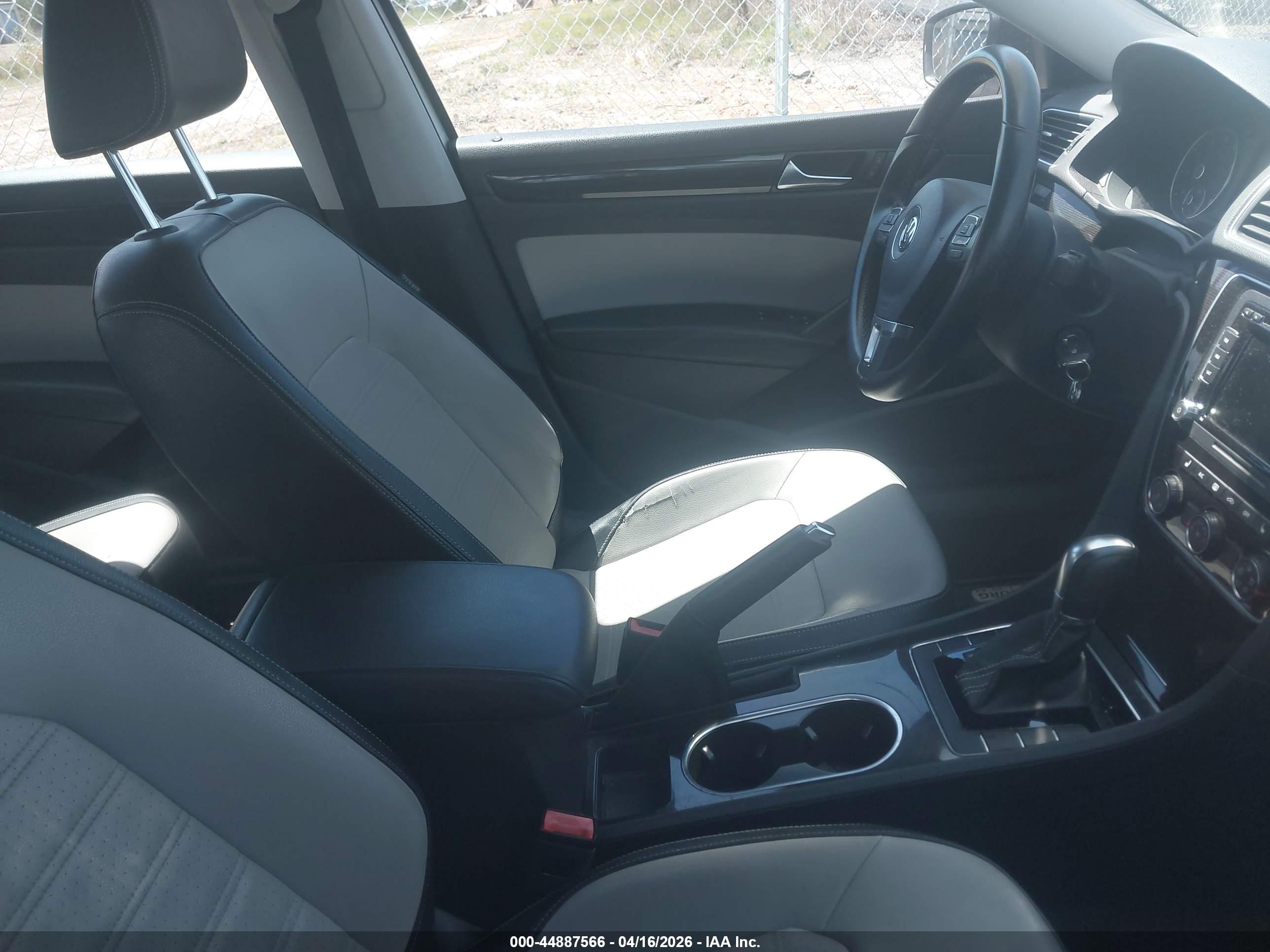 VOLKSWAGEN PASSAT image 5