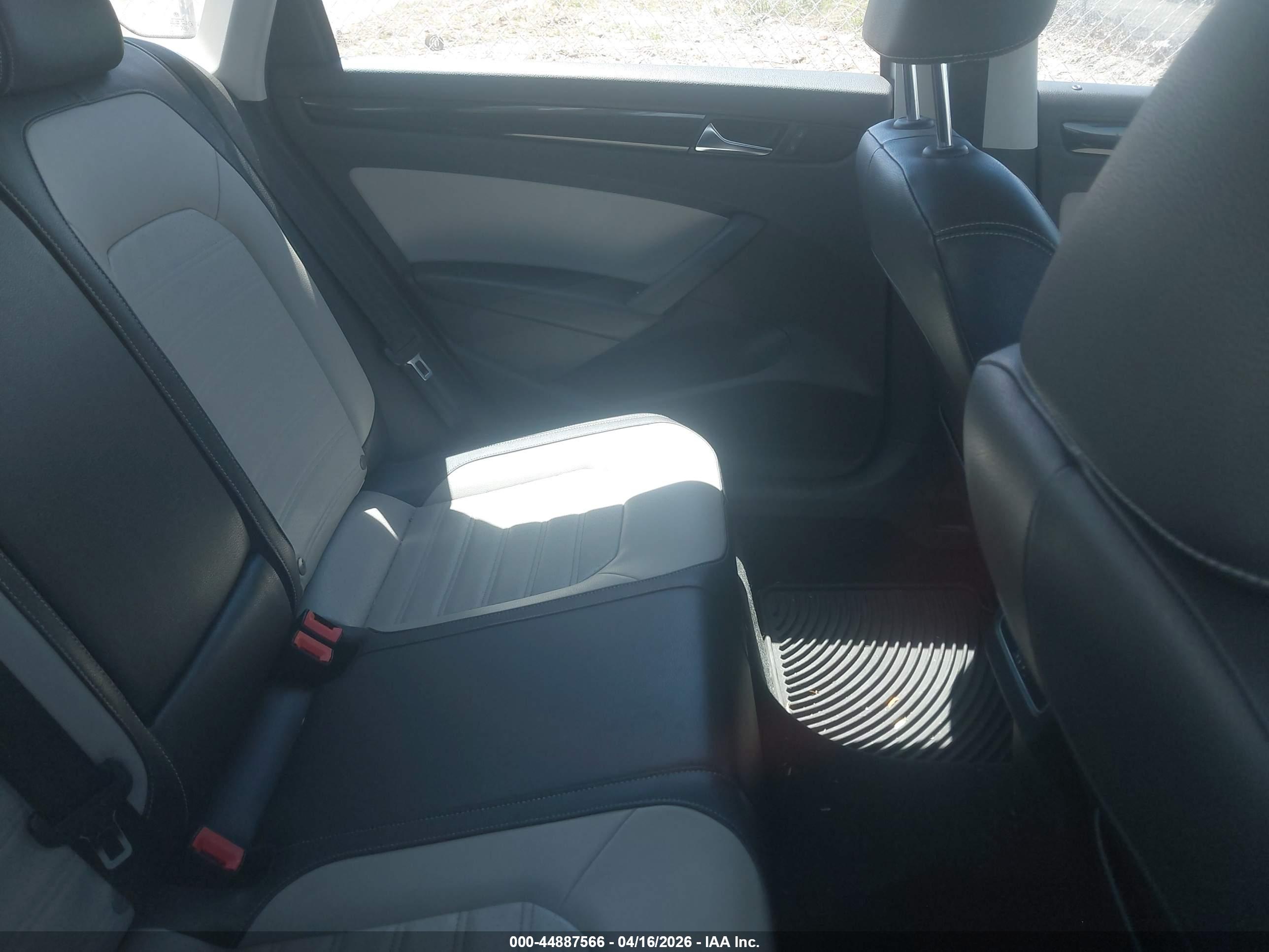 VOLKSWAGEN PASSAT image 8