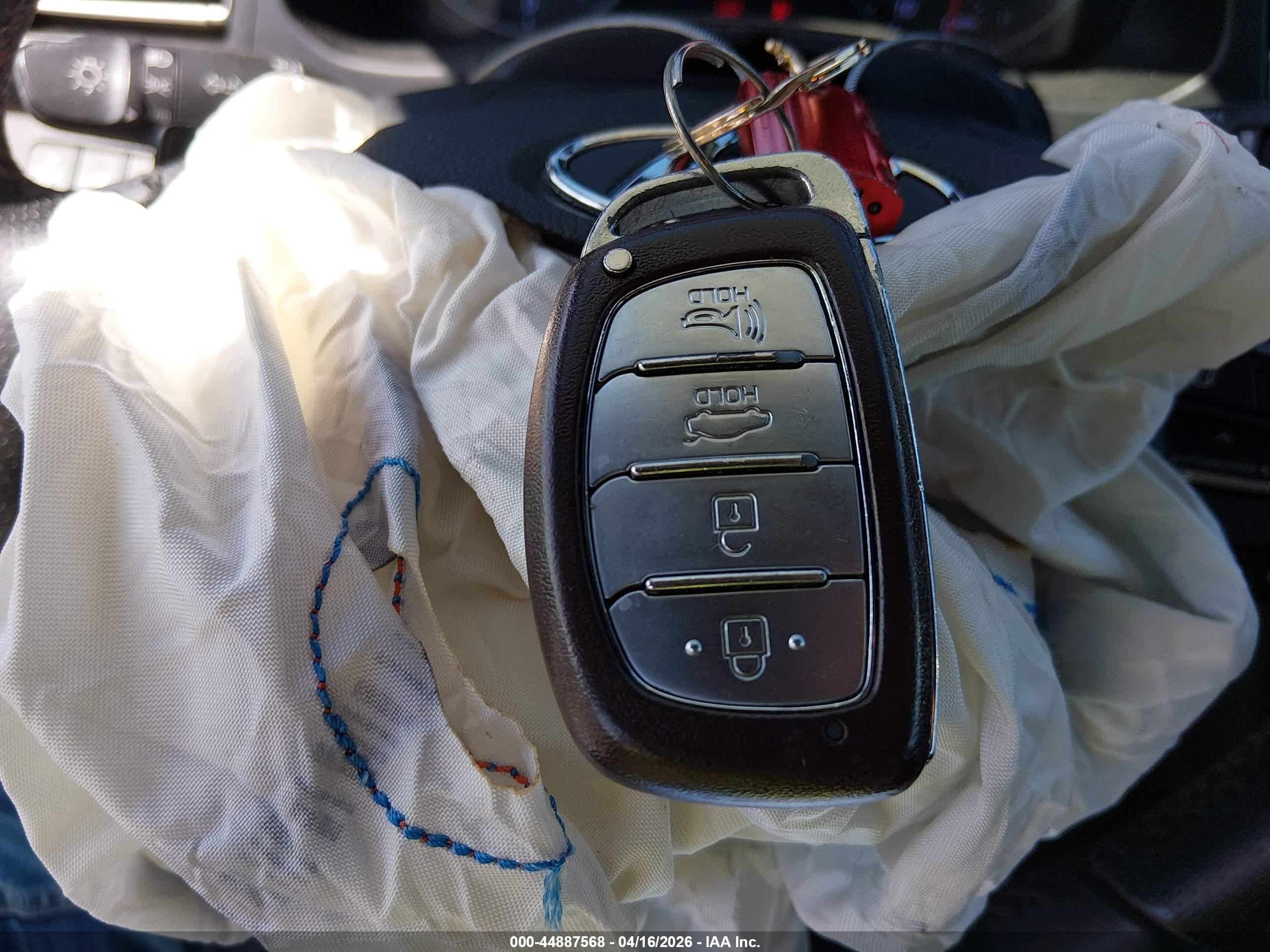 HYUNDAI ELANTRA image 11