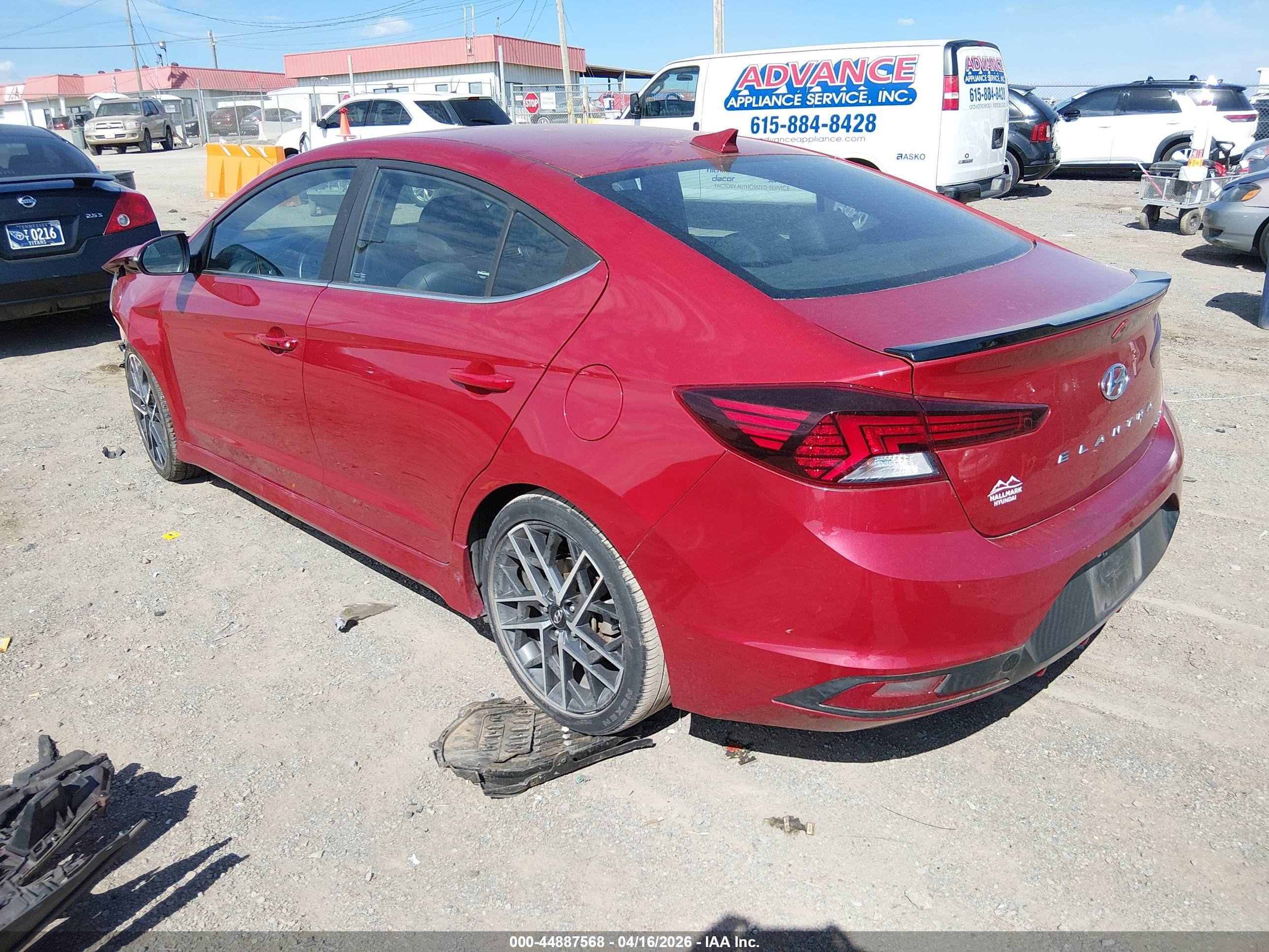 HYUNDAI ELANTRA image 3
