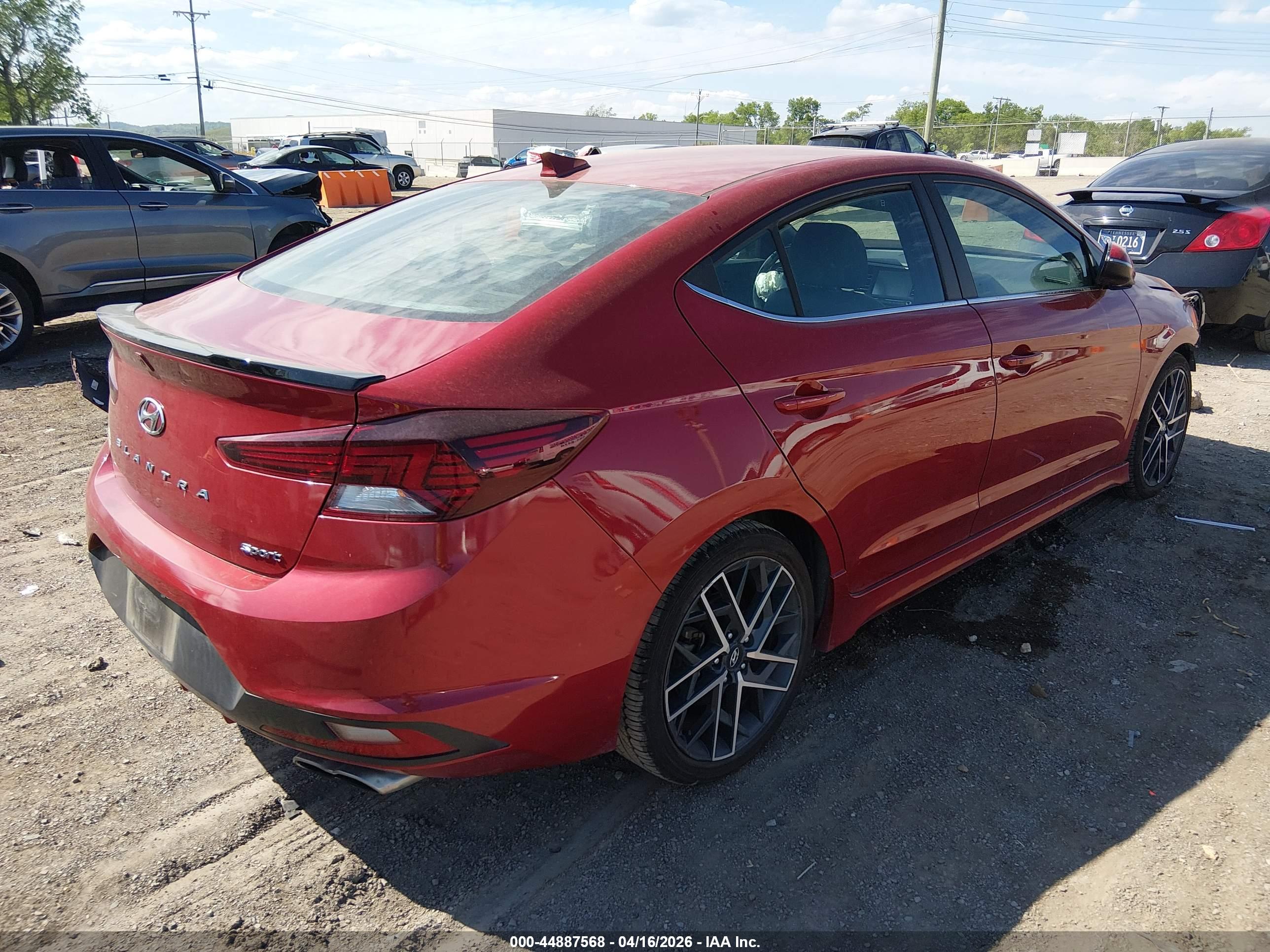 HYUNDAI ELANTRA image 4