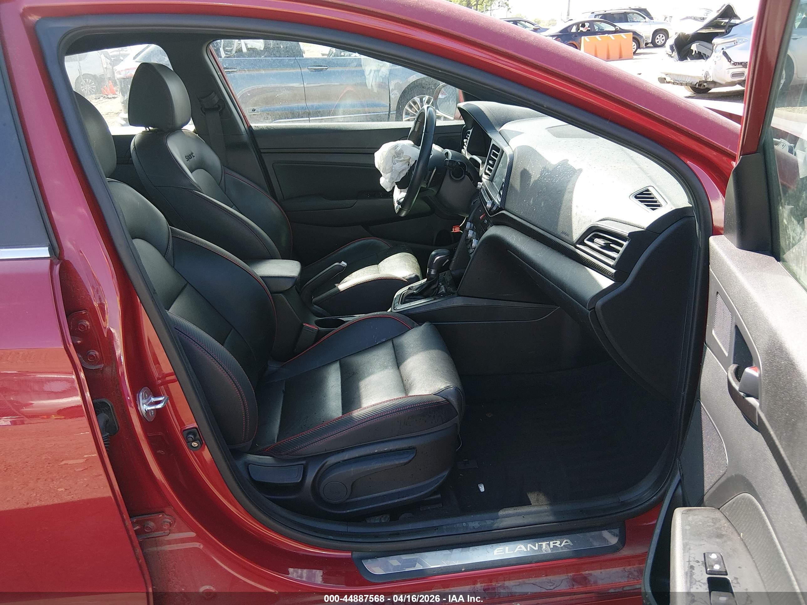 HYUNDAI ELANTRA image 5