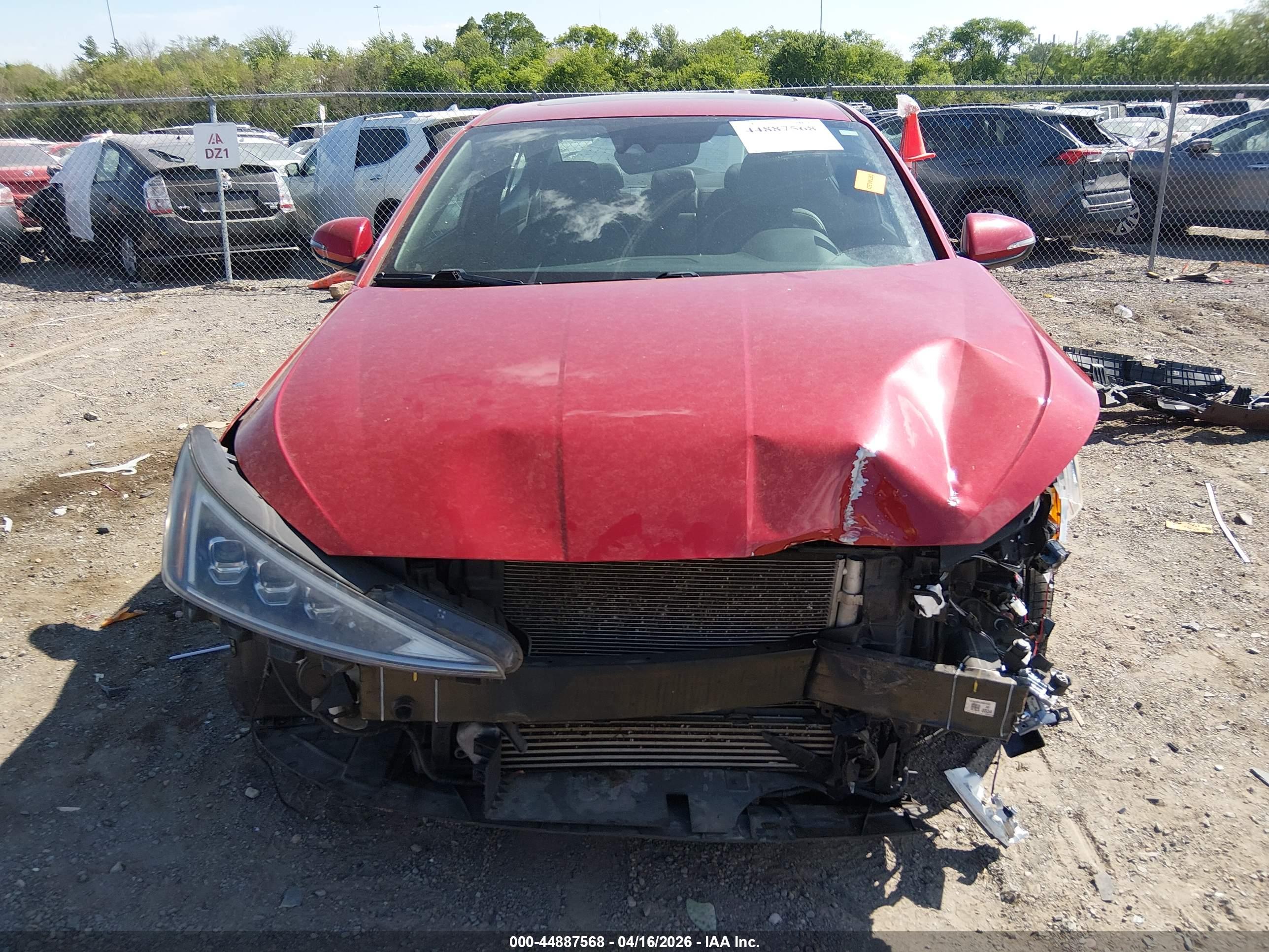 HYUNDAI ELANTRA image 6