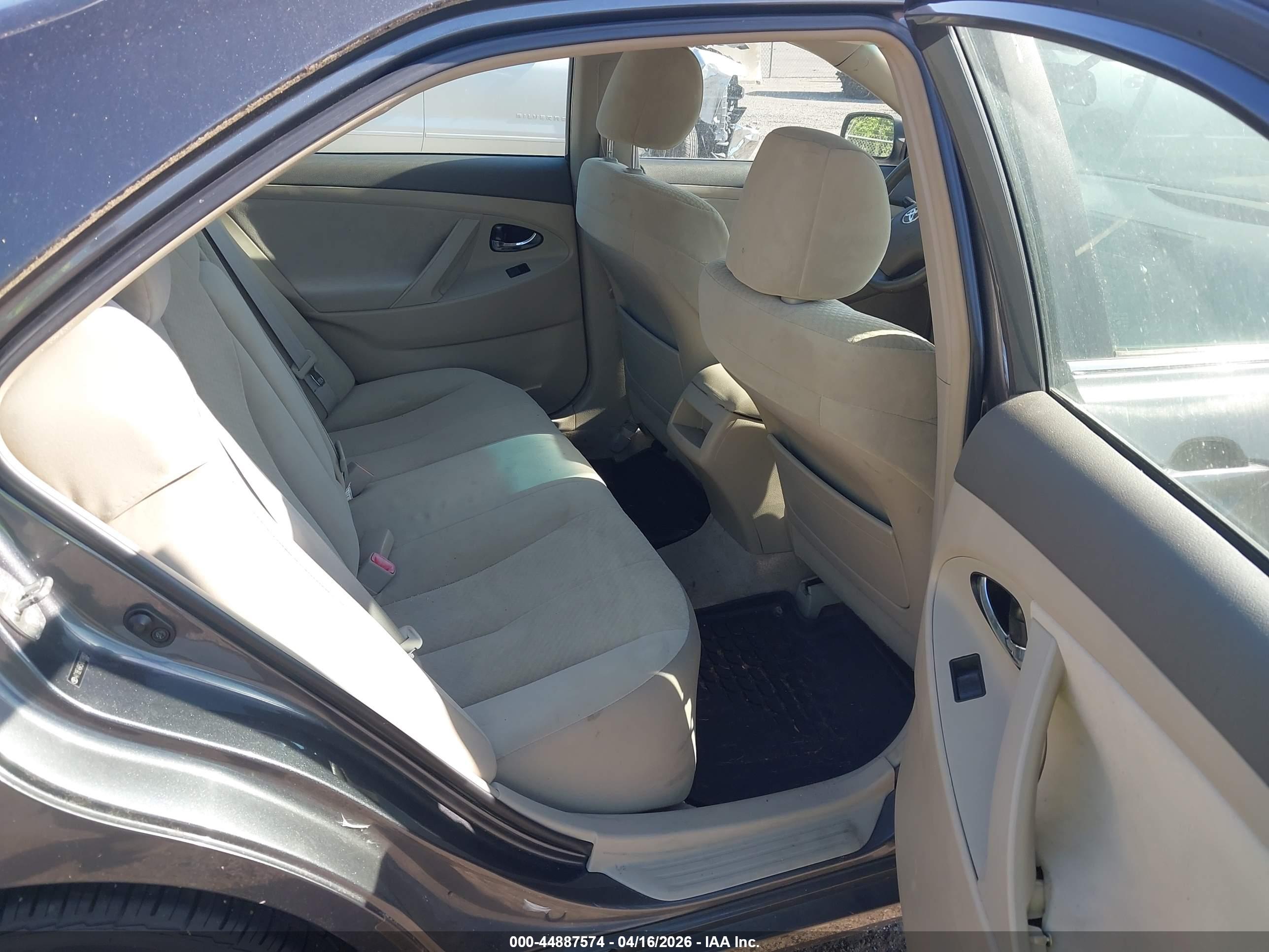 TOYOTA CAMRY image 8