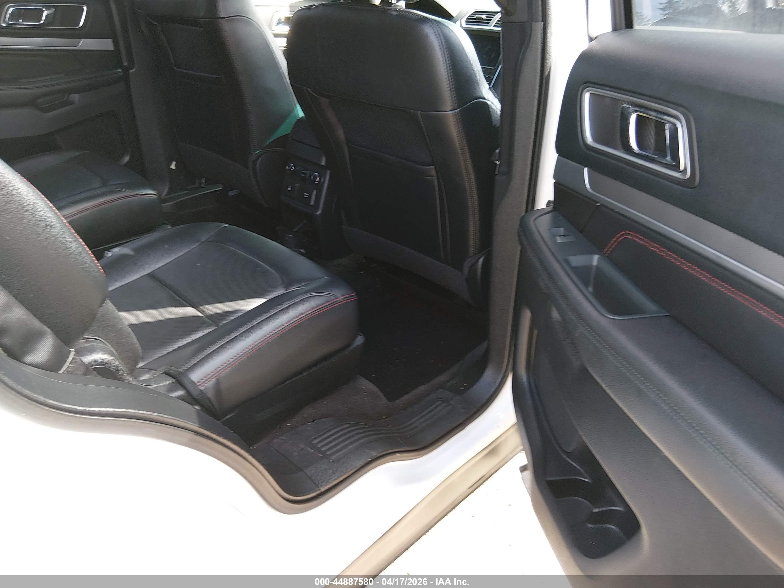 FORD EXPLORER image 8