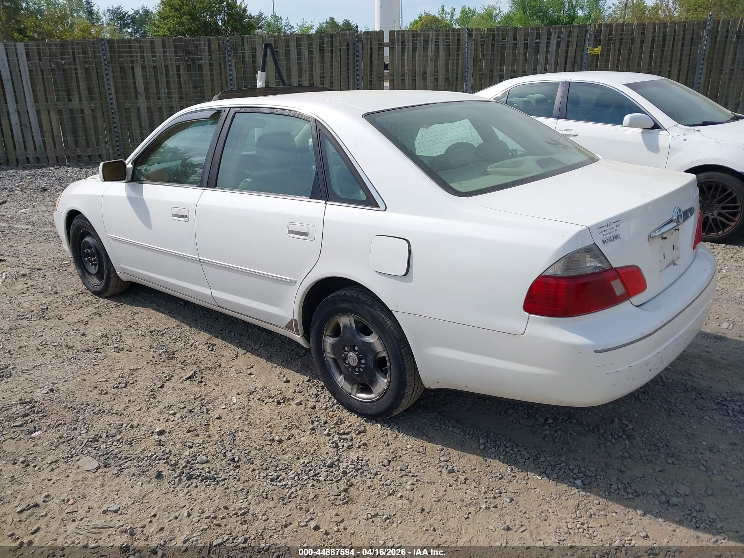 TOYOTA AVALON image 3