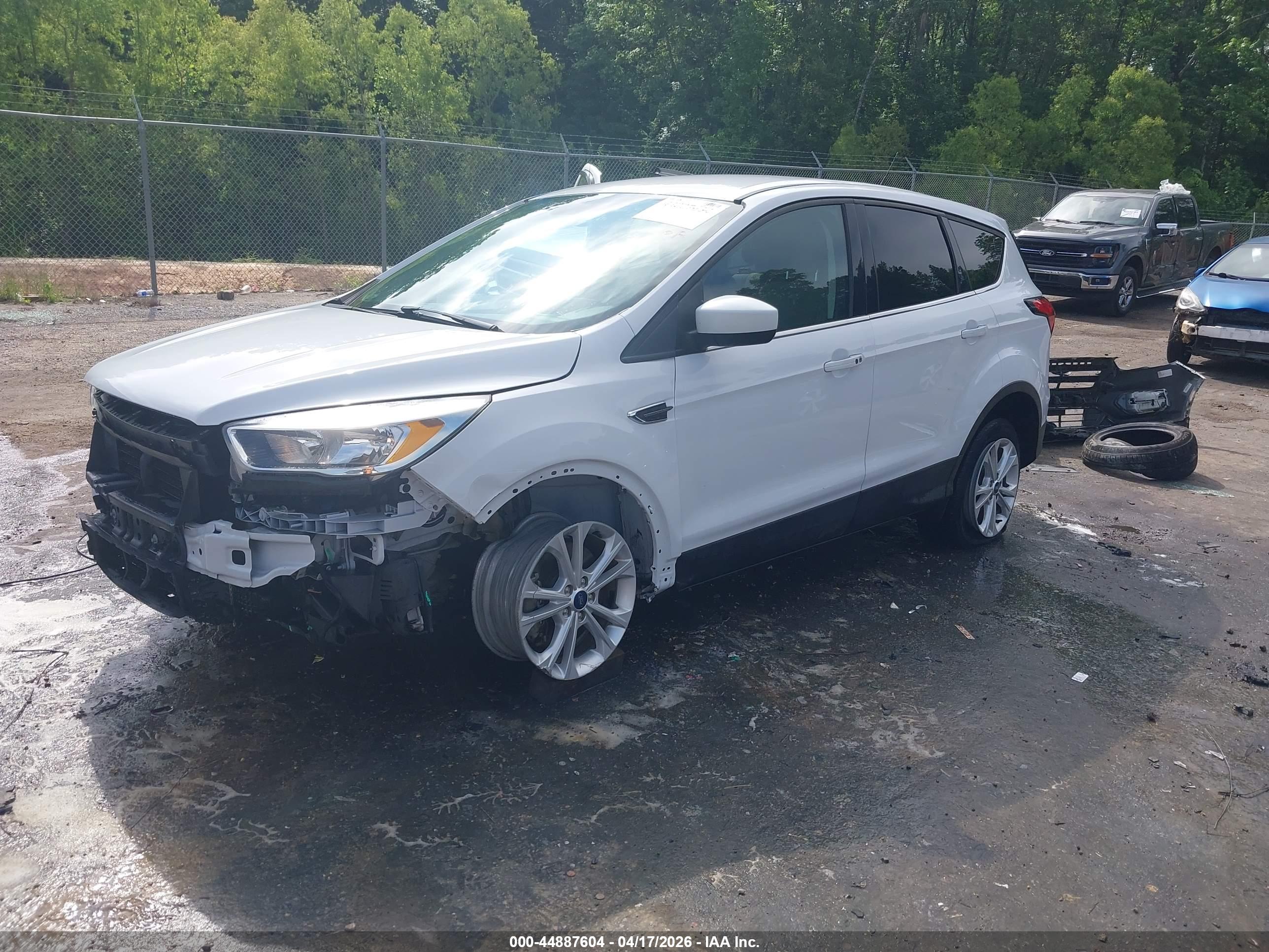 FORD ESCAPE image 2
