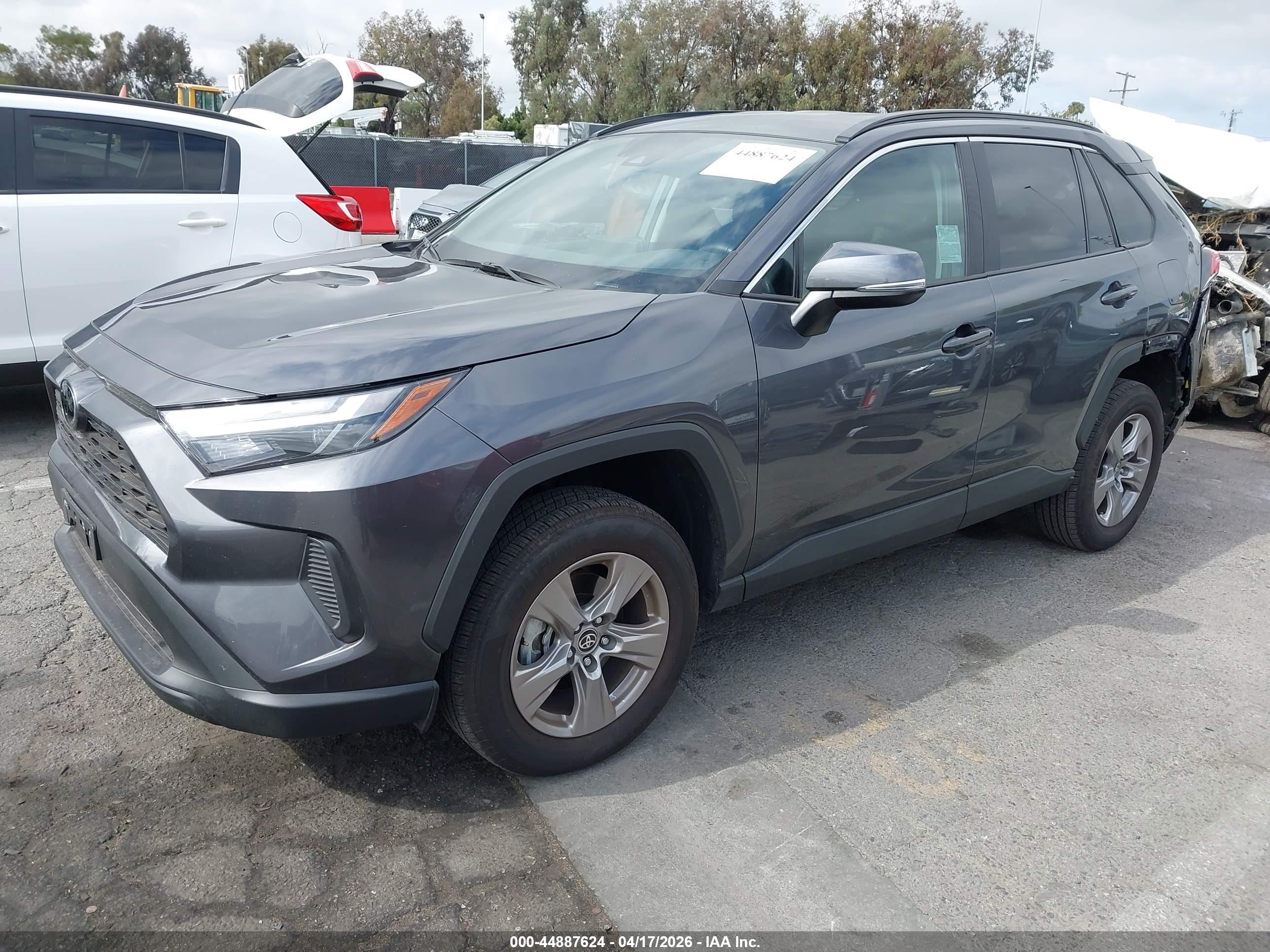 TOYOTA RAV4 image 2