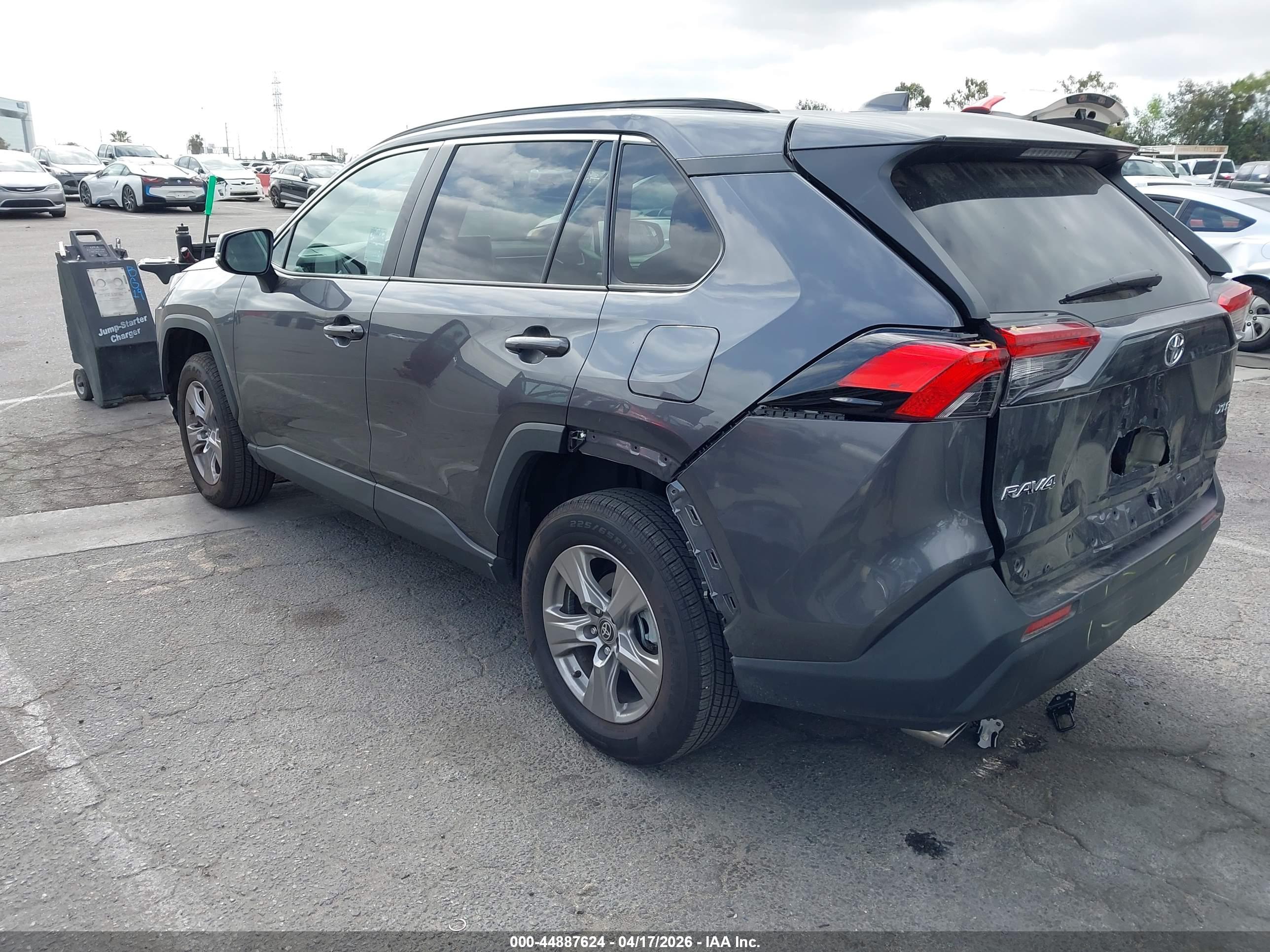 TOYOTA RAV4 image 3