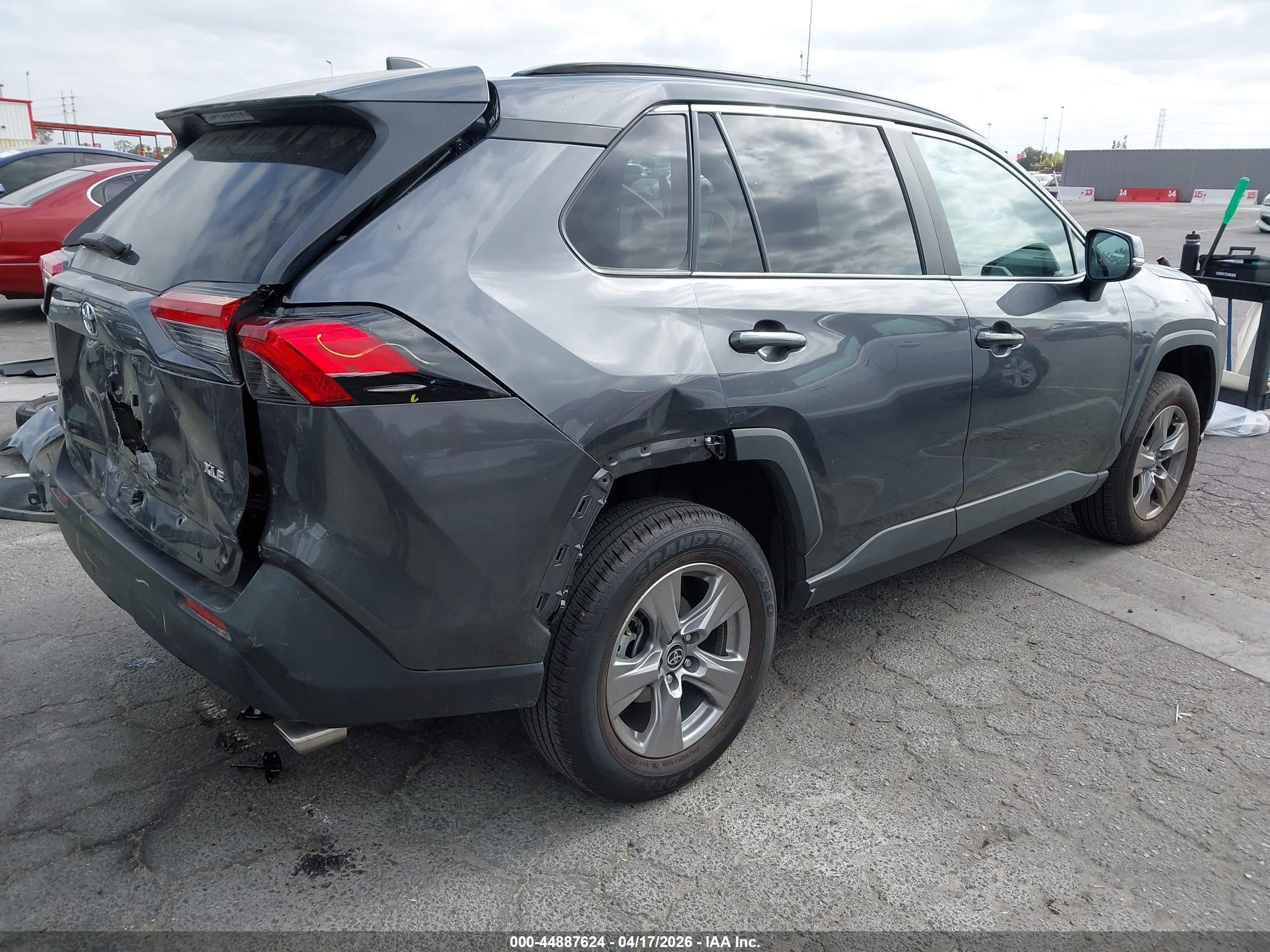 TOYOTA RAV4 image 4