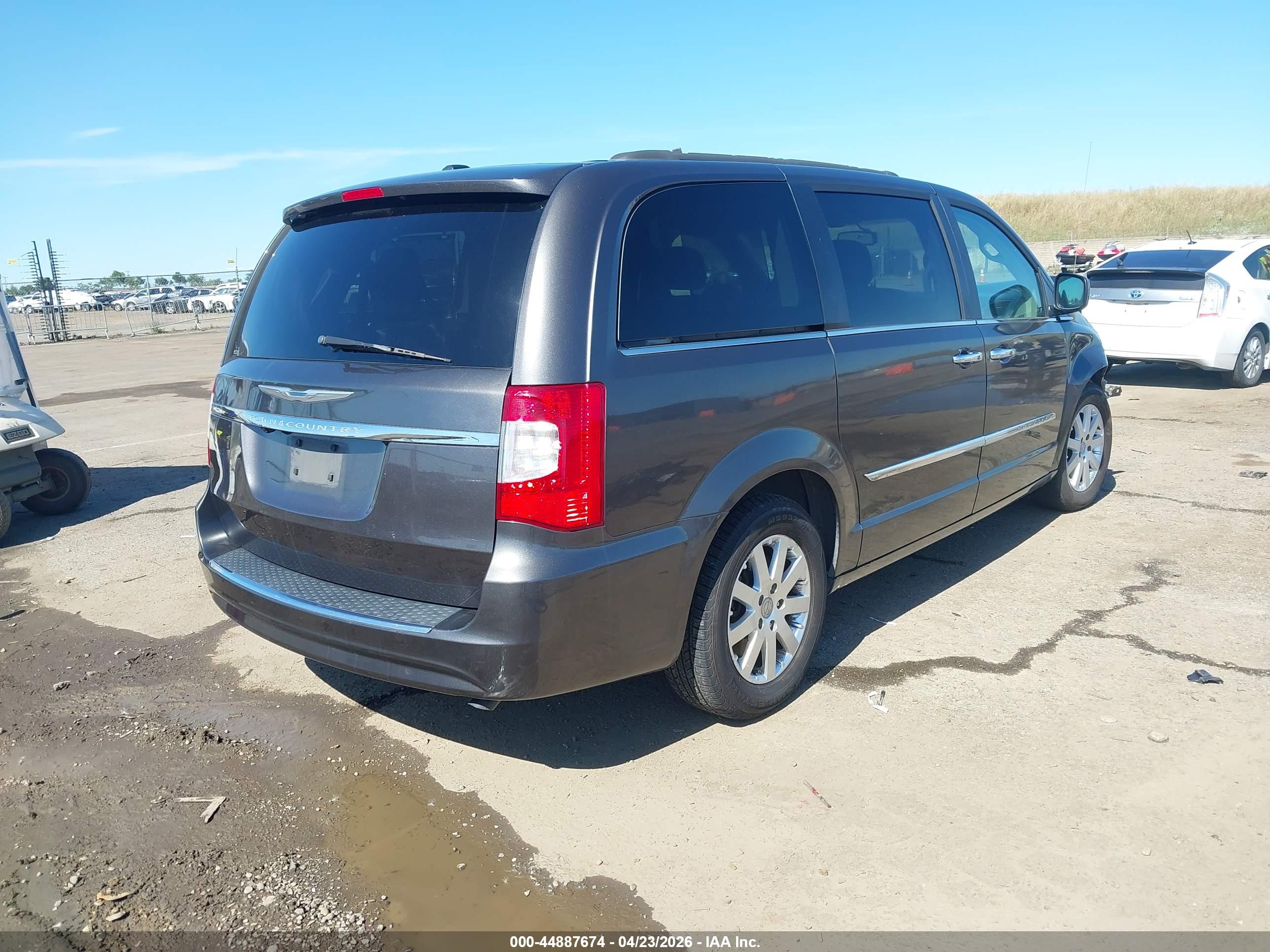 CHRYSLER TOWN image 4