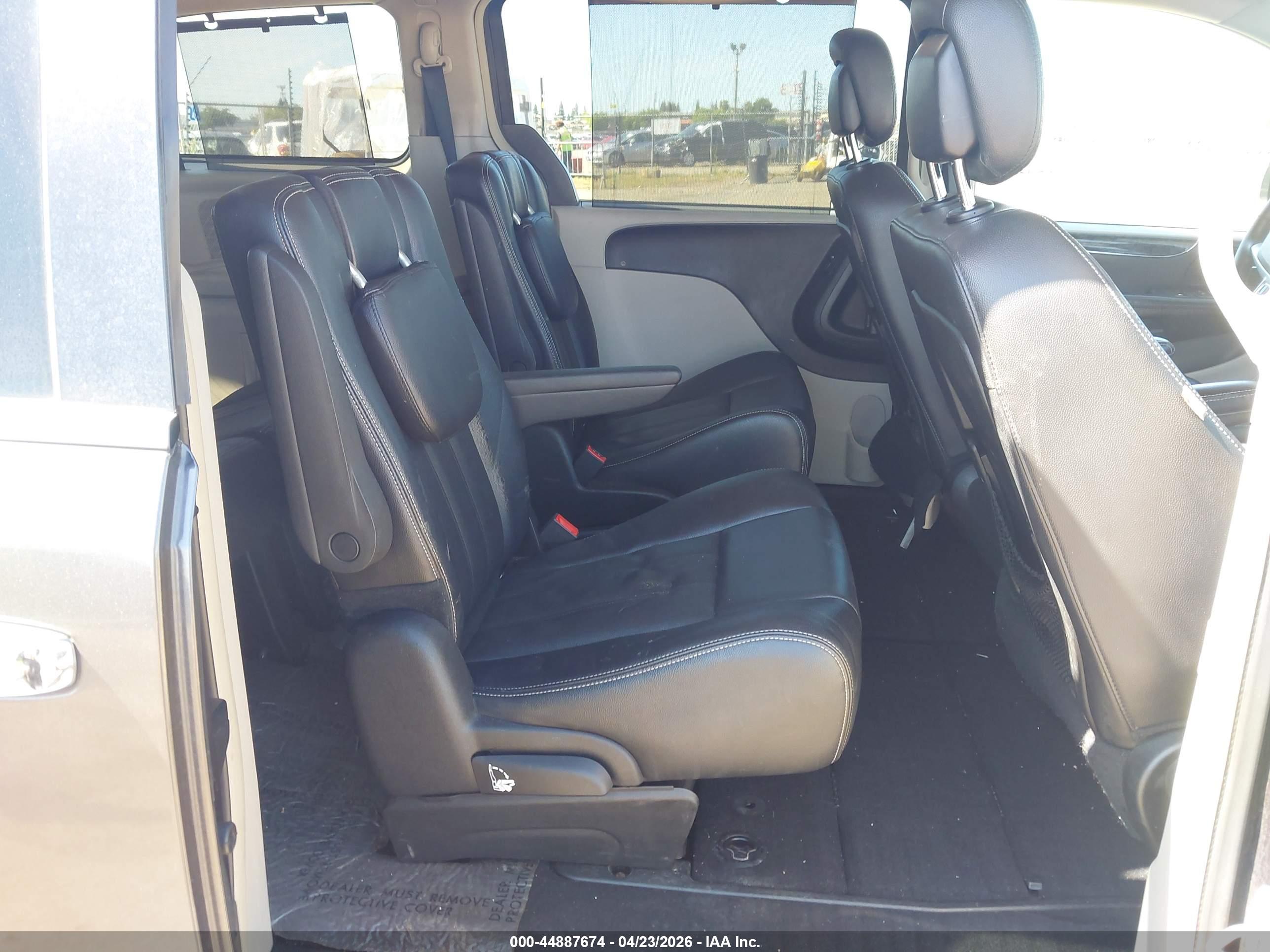 CHRYSLER TOWN image 8