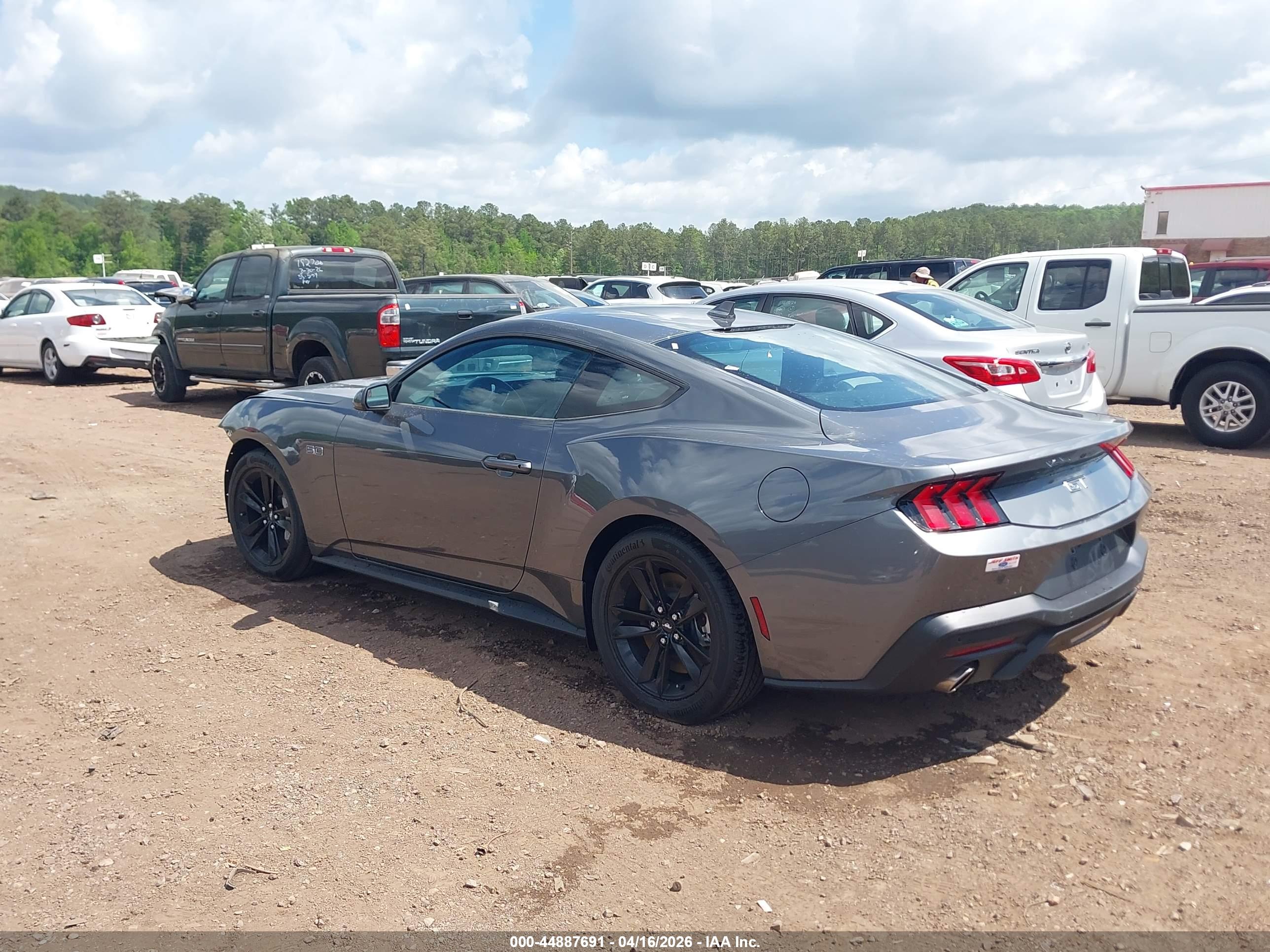 FORD MUSTANG image 3
