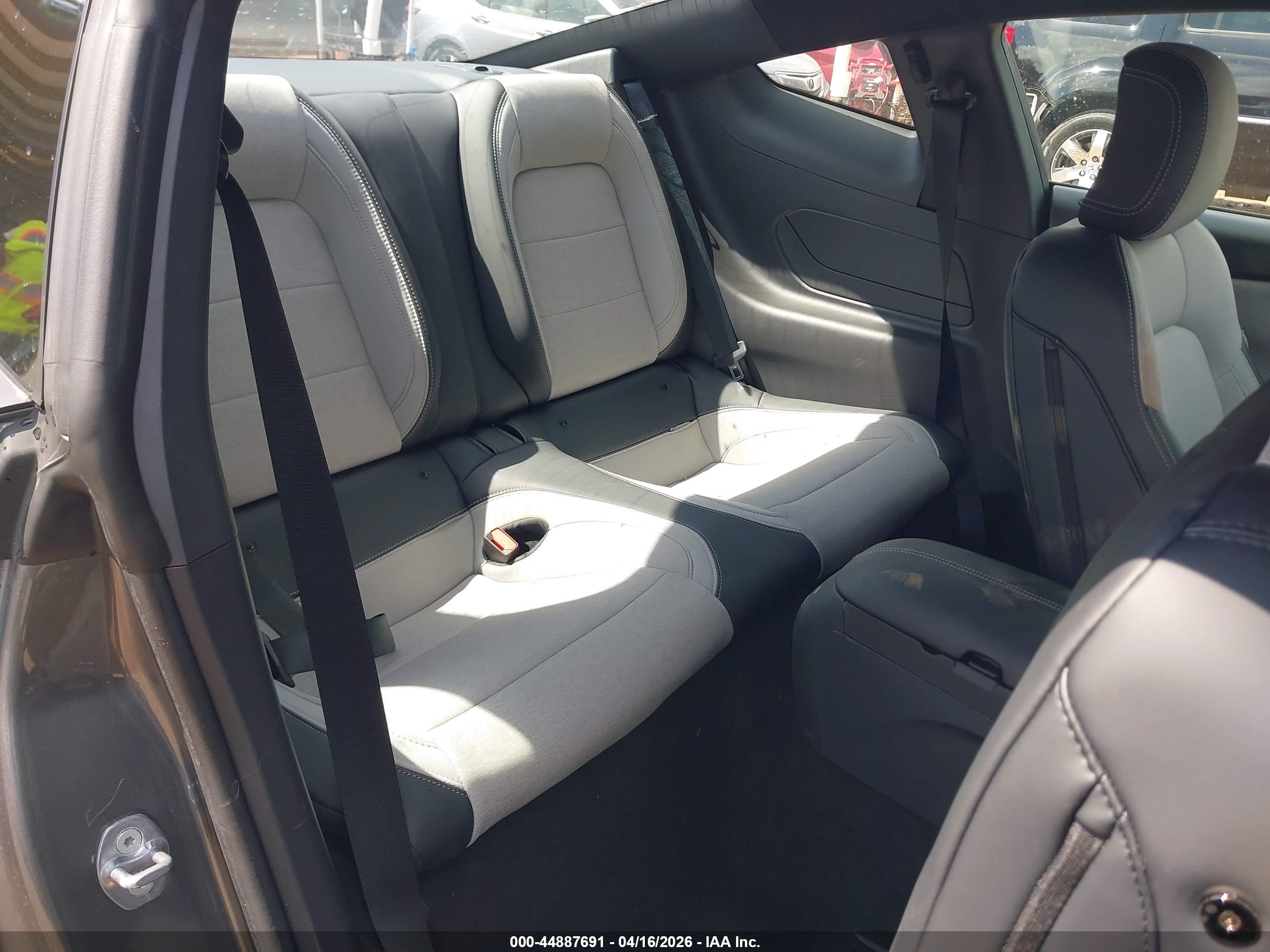 FORD MUSTANG image 8