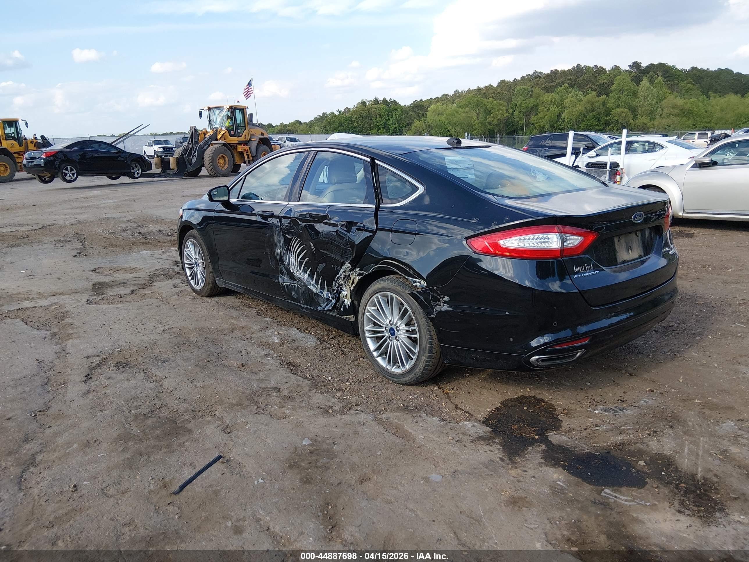 FORD FUSION image 3