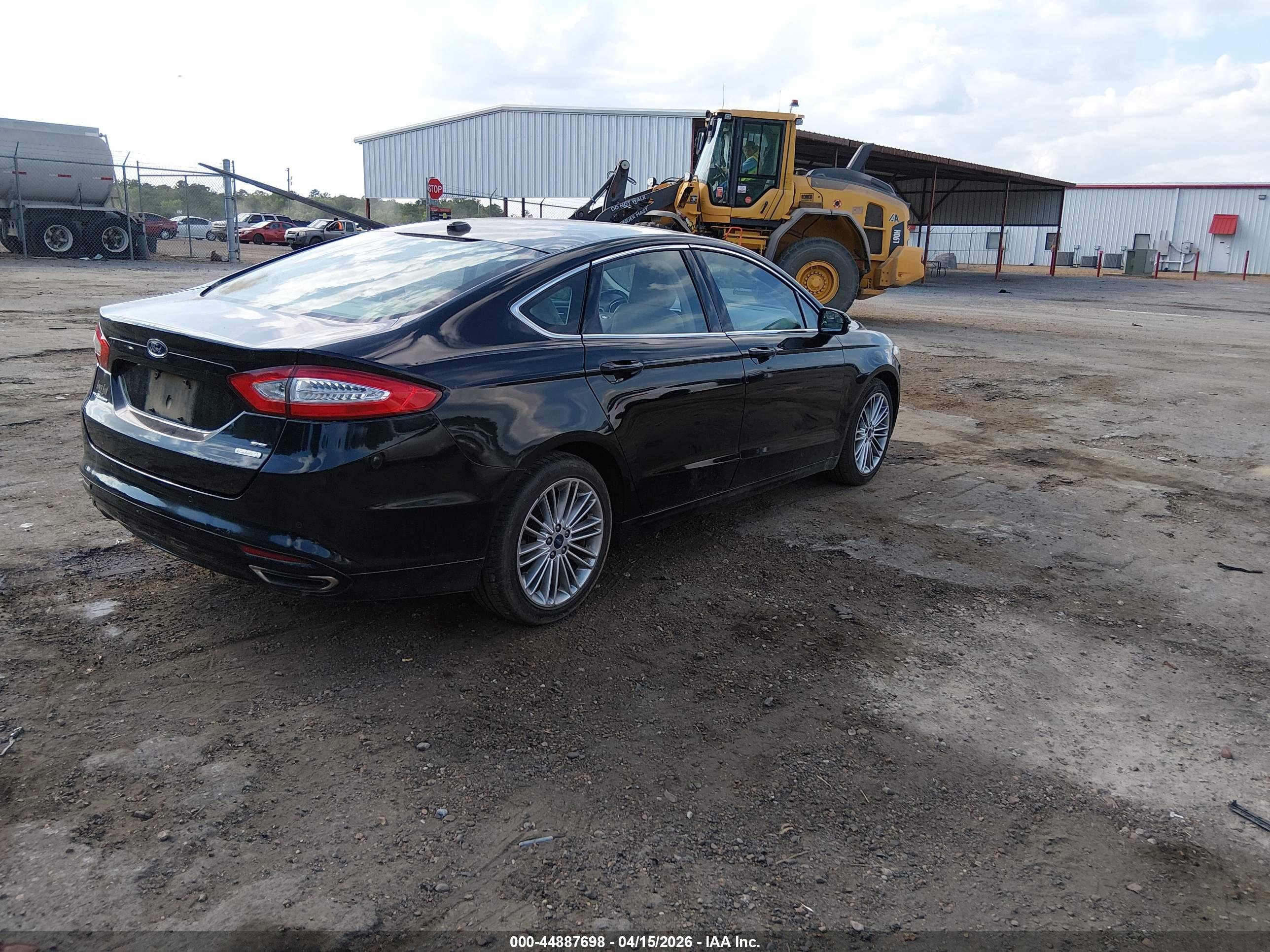 FORD FUSION image 4