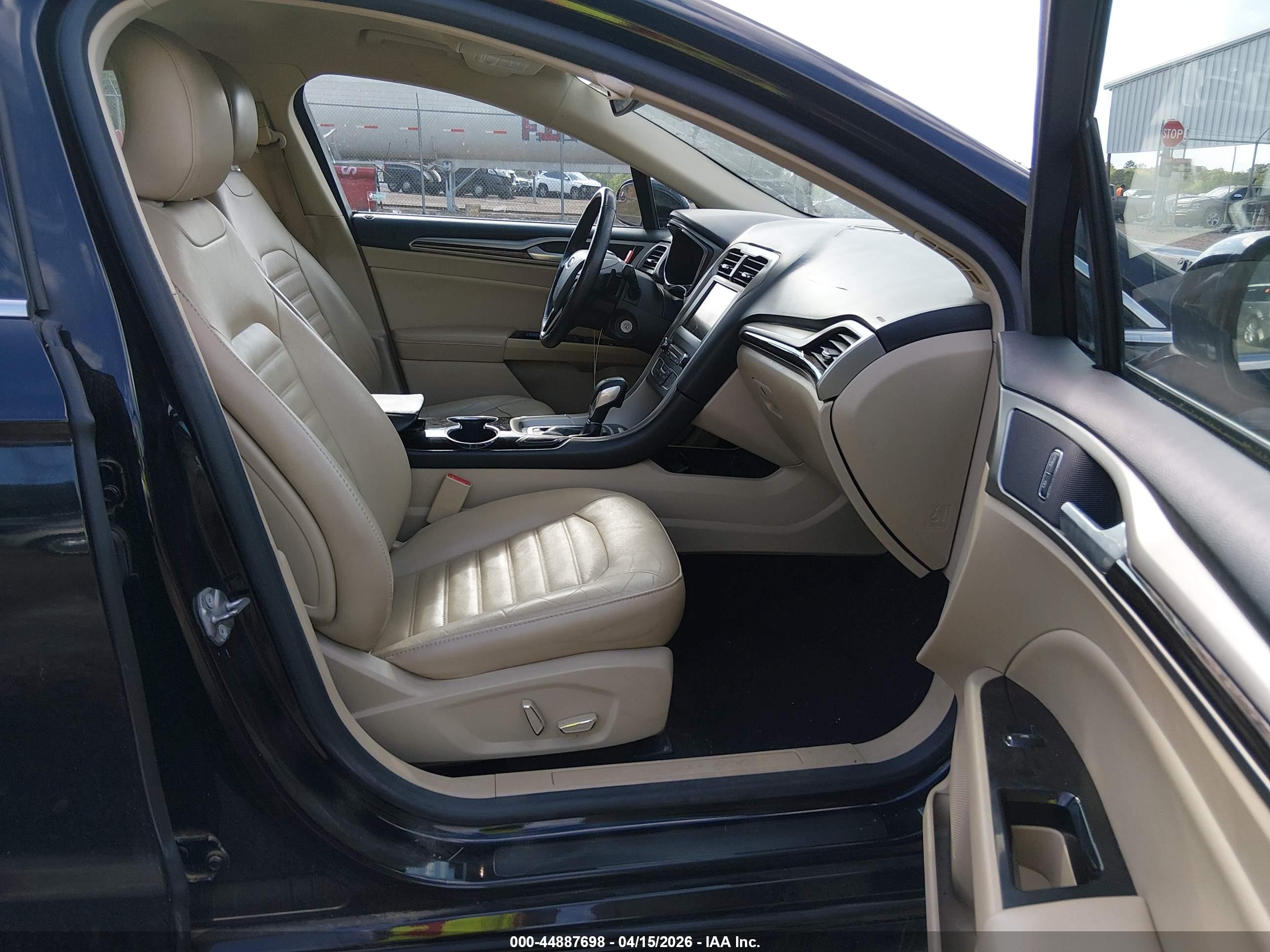 FORD FUSION image 5