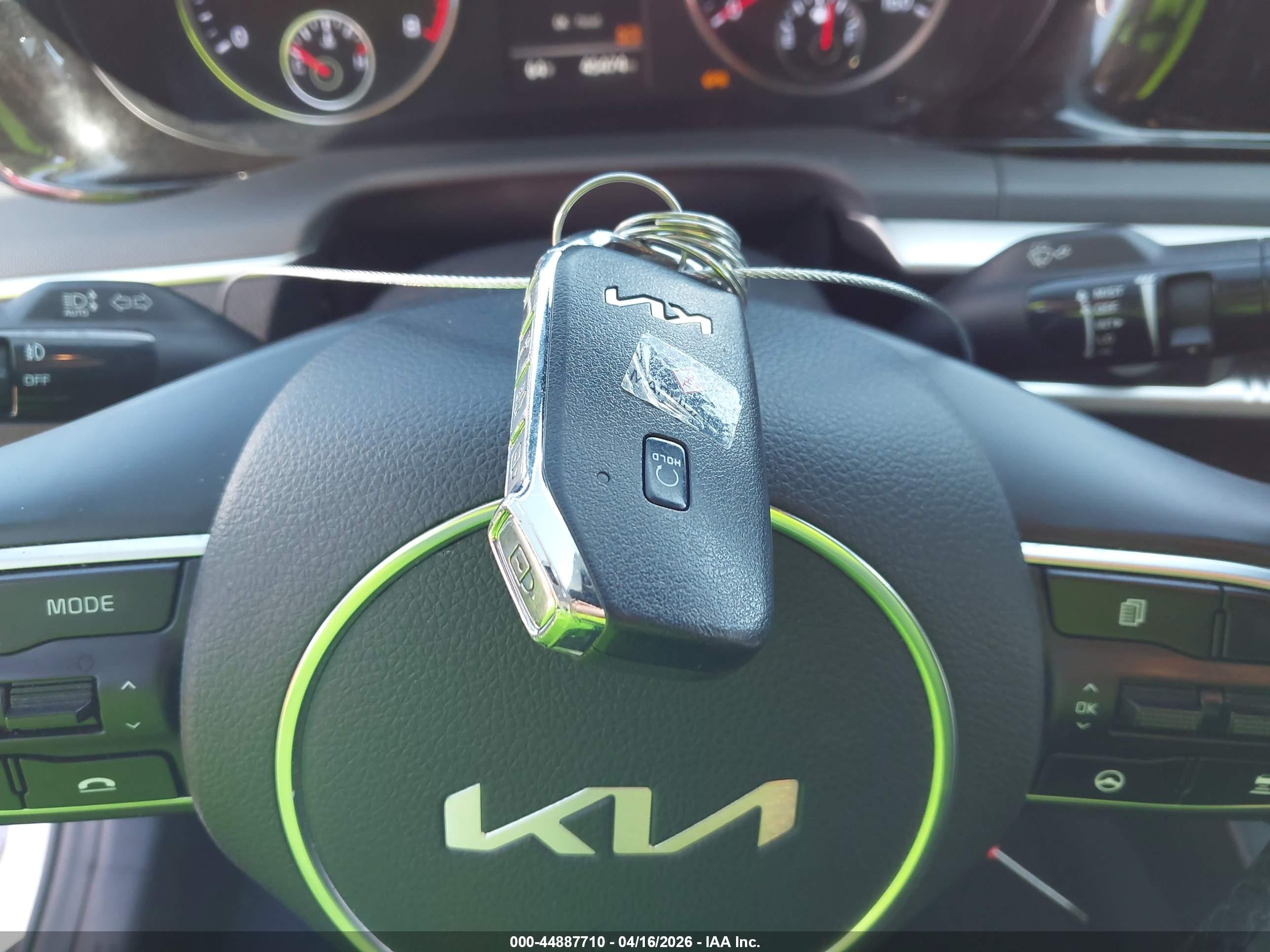 KIA K5 image 11