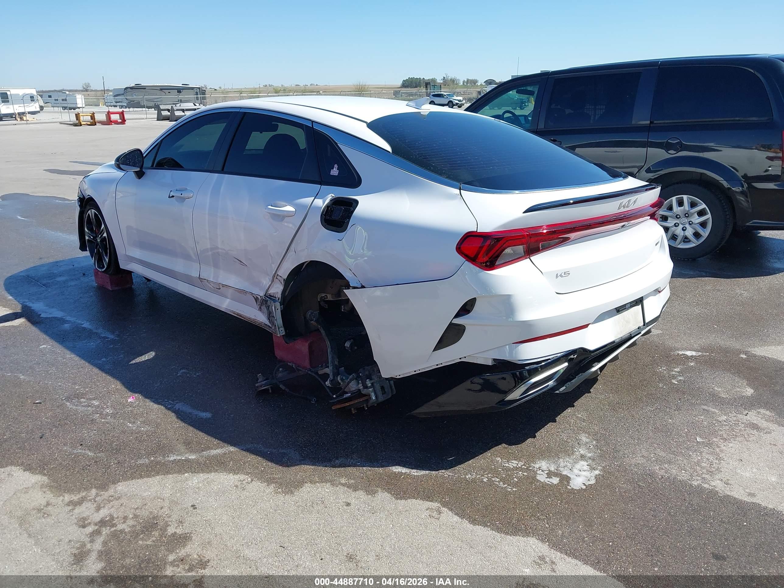 KIA K5 image 3