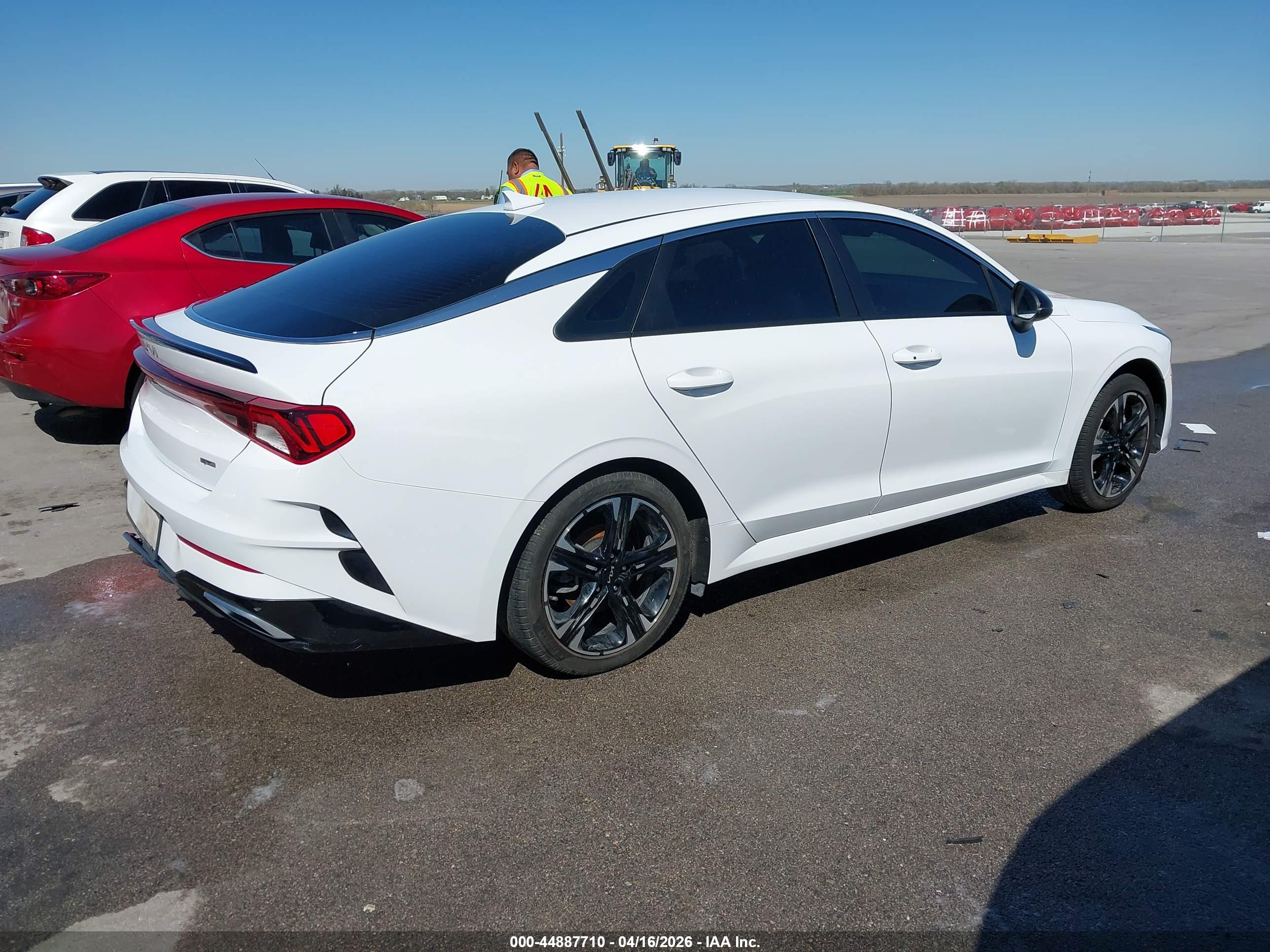 KIA K5 image 4