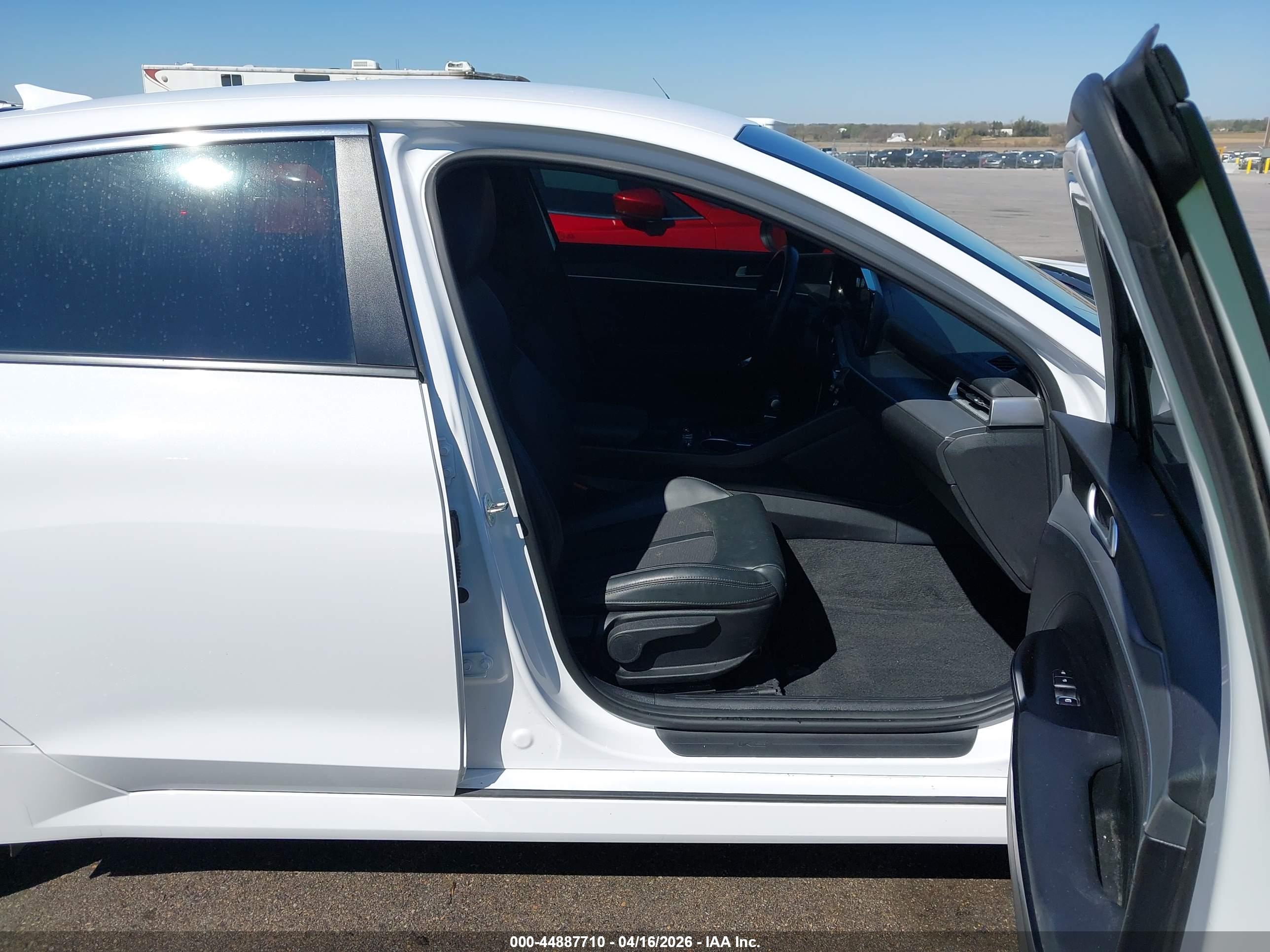 KIA K5 image 5