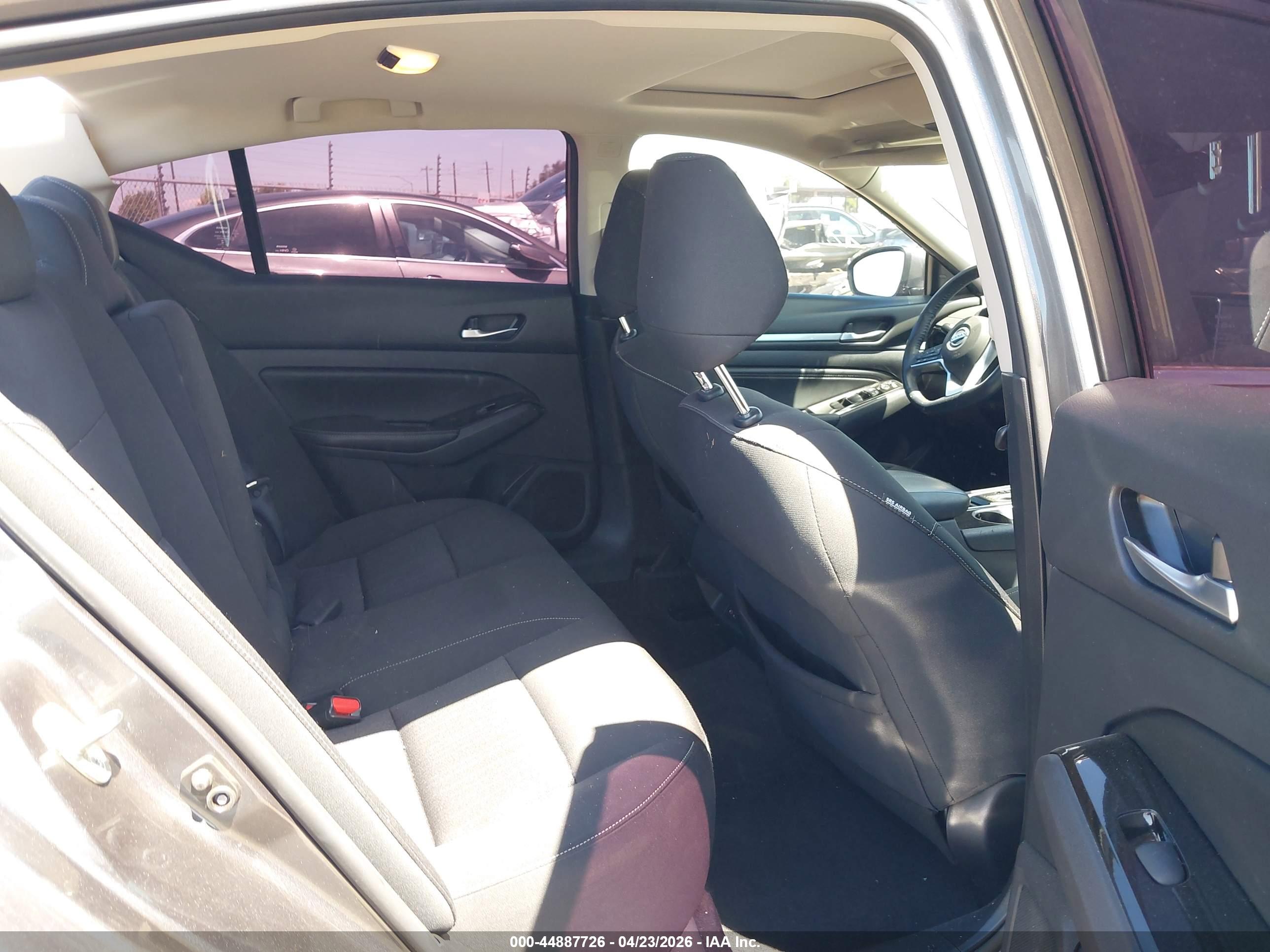 NISSAN ALTIMA image 8