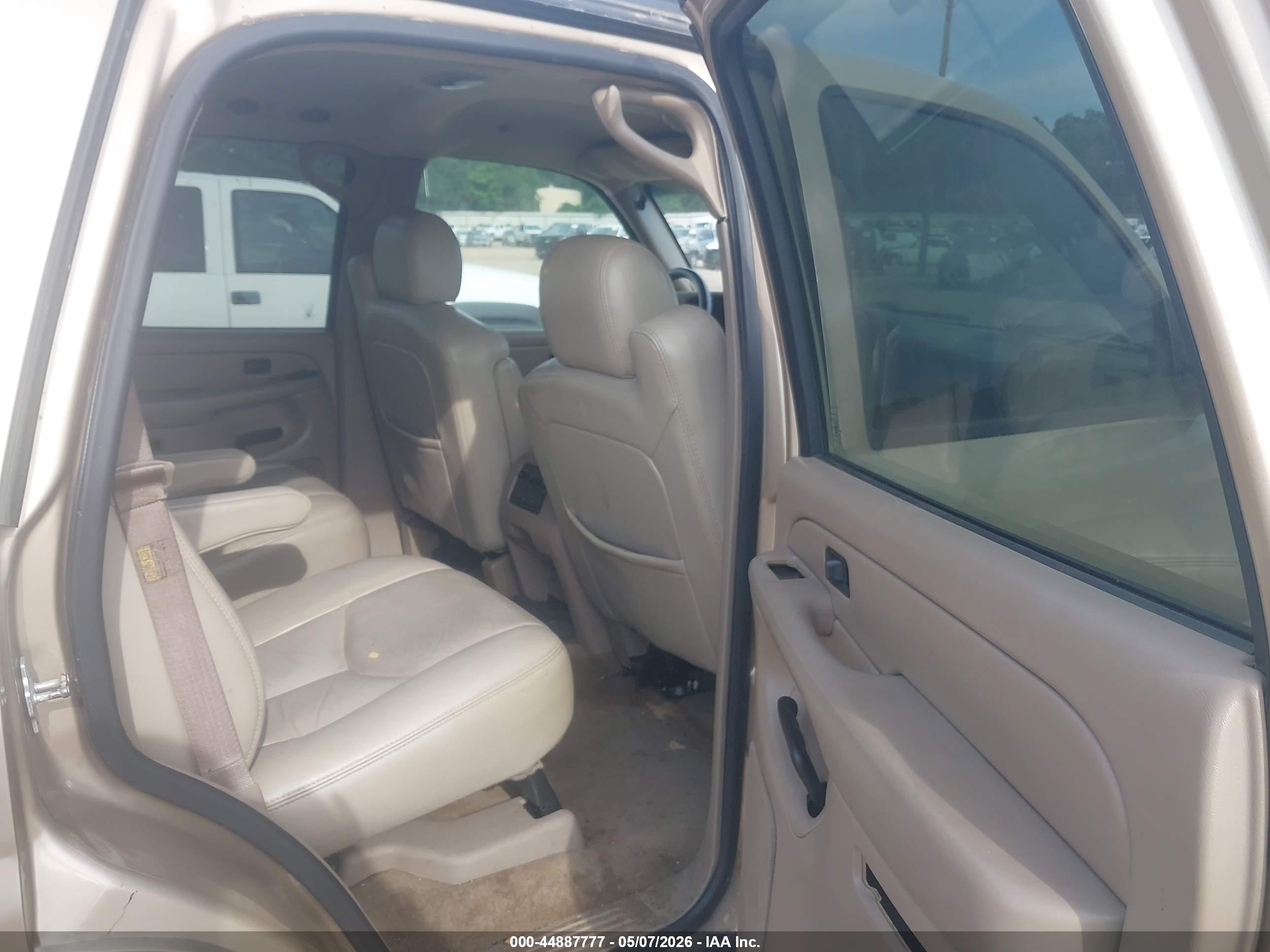 CHEVROLET TAHOE image 8