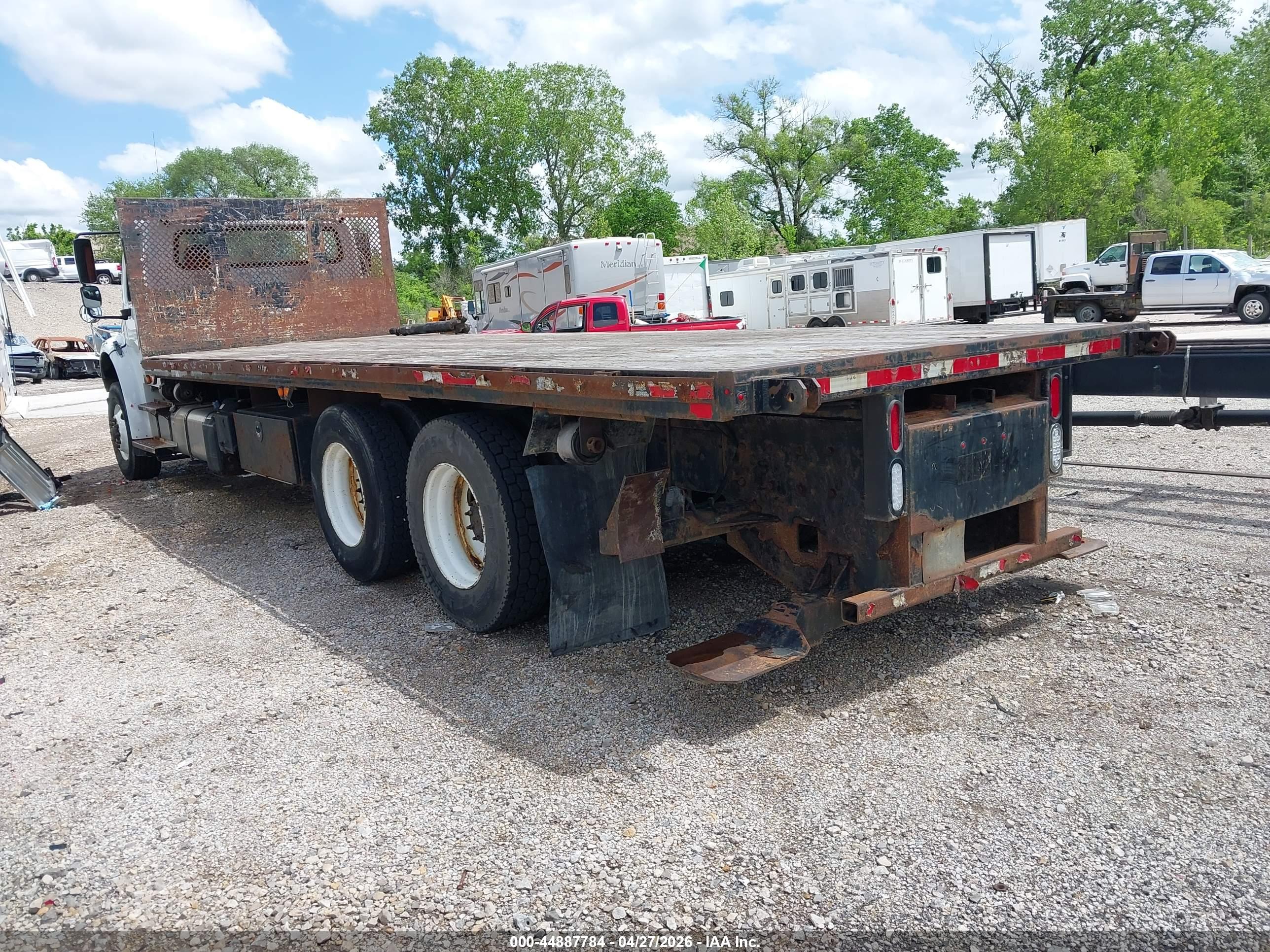 FREIGHTLINER M2 image 3