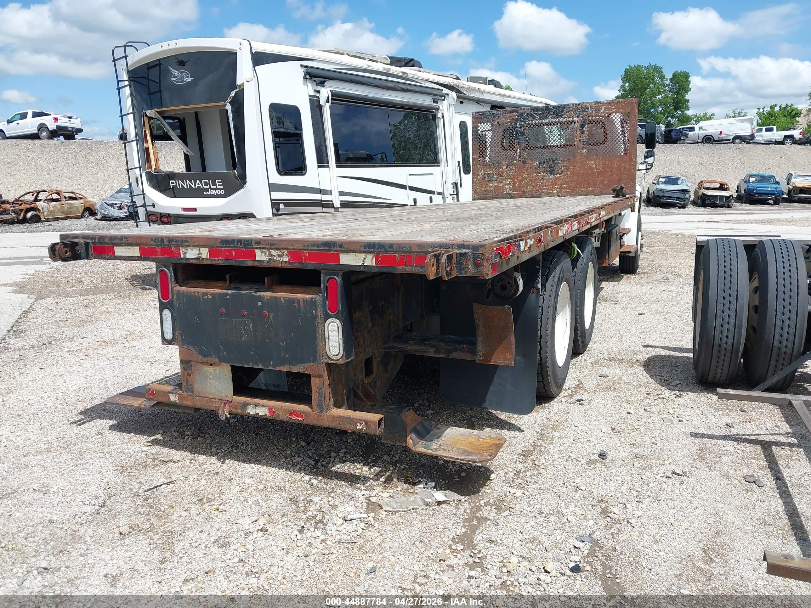 FREIGHTLINER M2 image 4